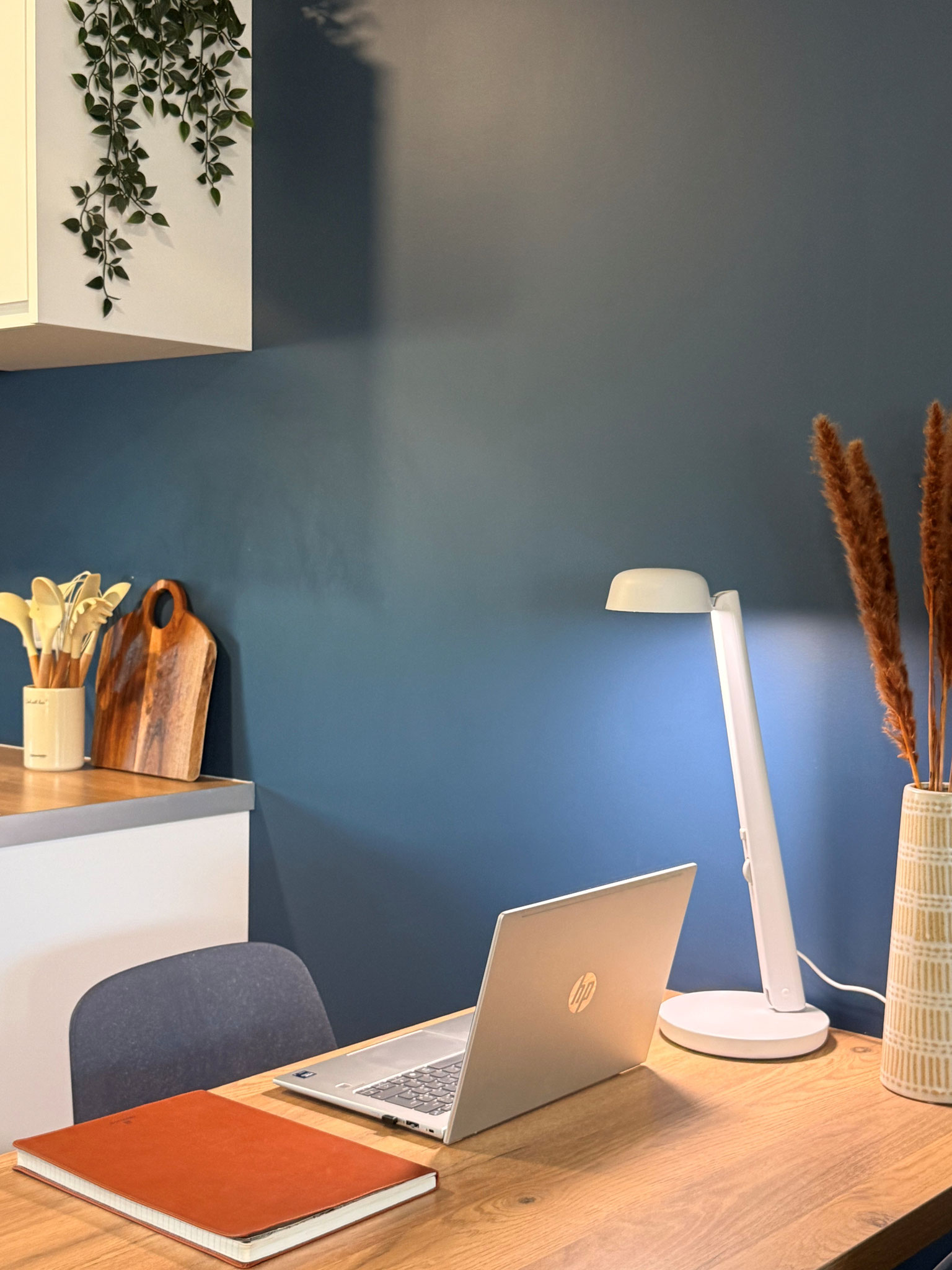 lampe-de-bureau-blanche-anti-reflet-ecran.jpg