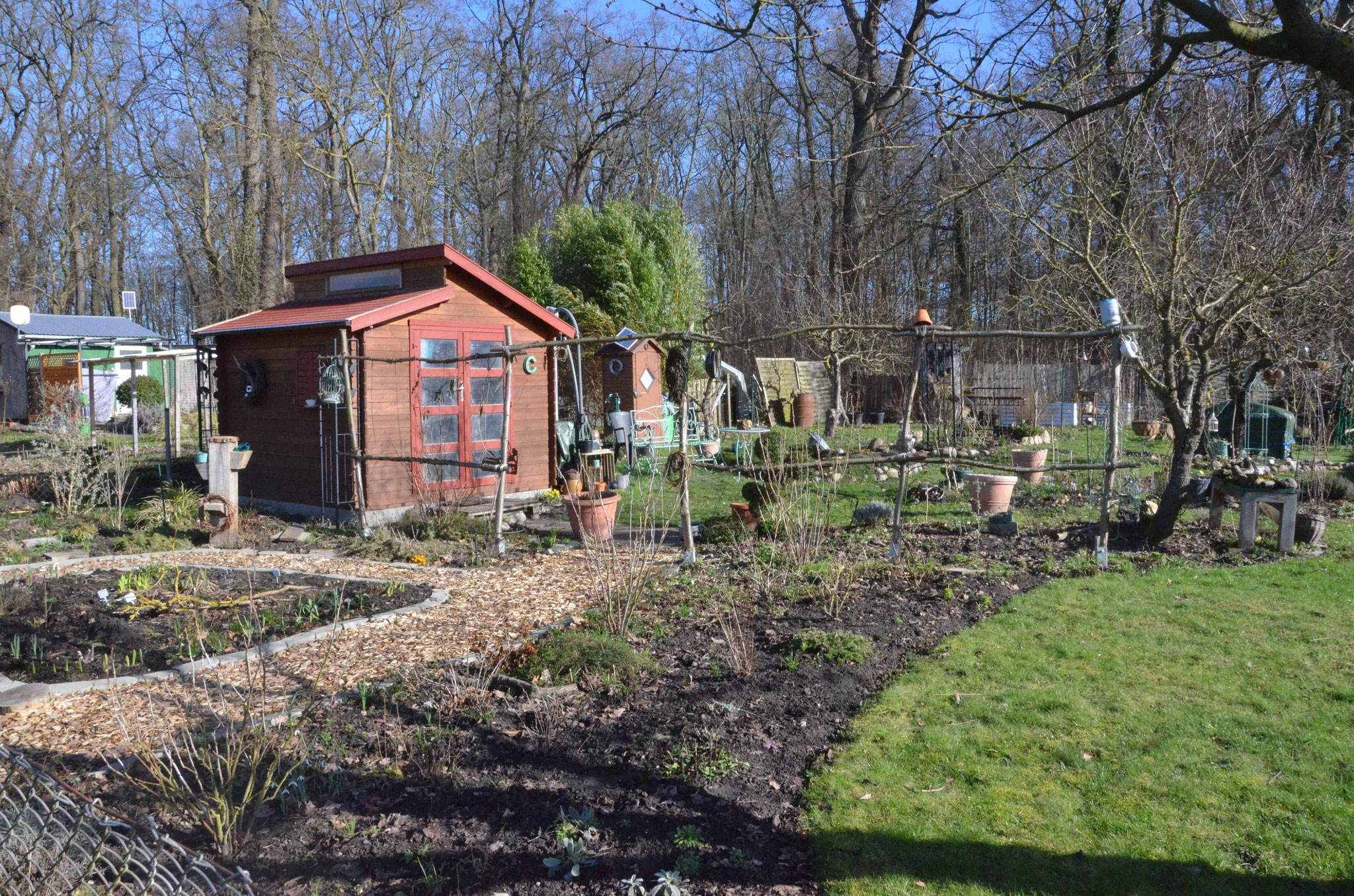 in kurzer Zeit wurde aus Brachland ein schöner Garten