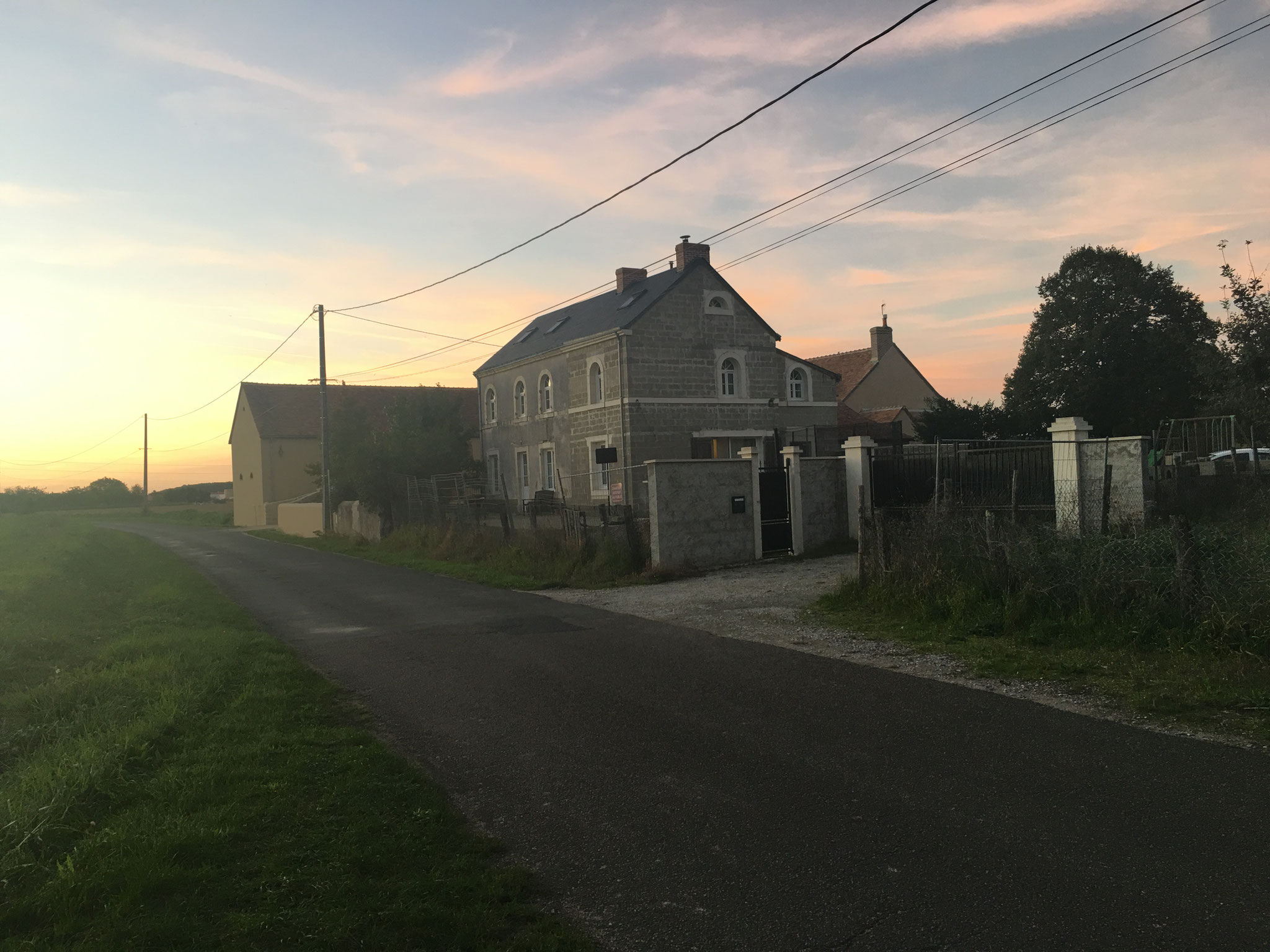 Les deux maisons routes de la Simonière Source : C.Ribemont 4/10/2017 Route