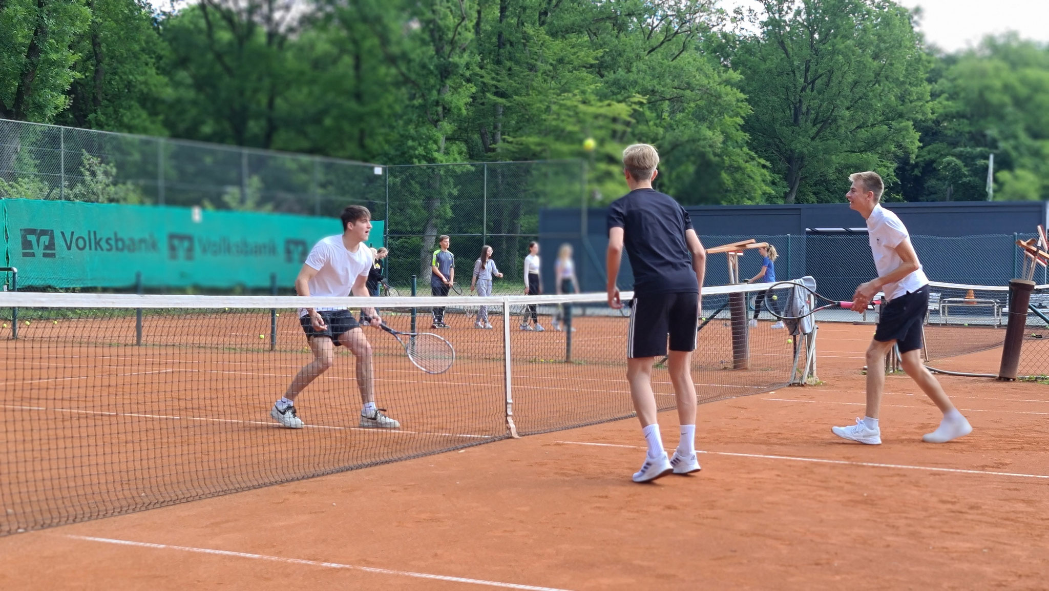 TuRa Brüggen unterstützt beim Tennistraining
