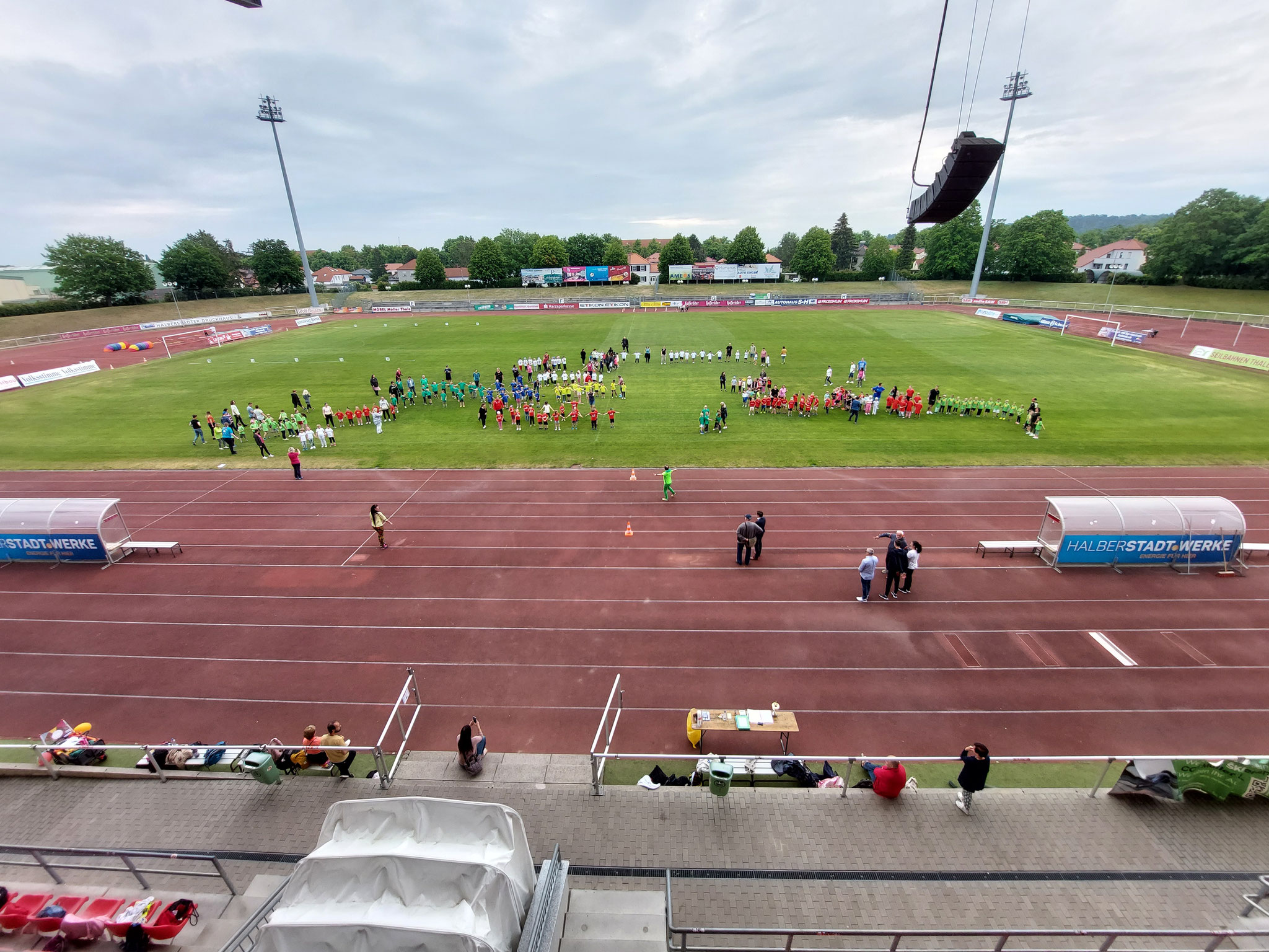 ...Das Kindergarten-Sportfest im Friedensstadion... - VfB Germania