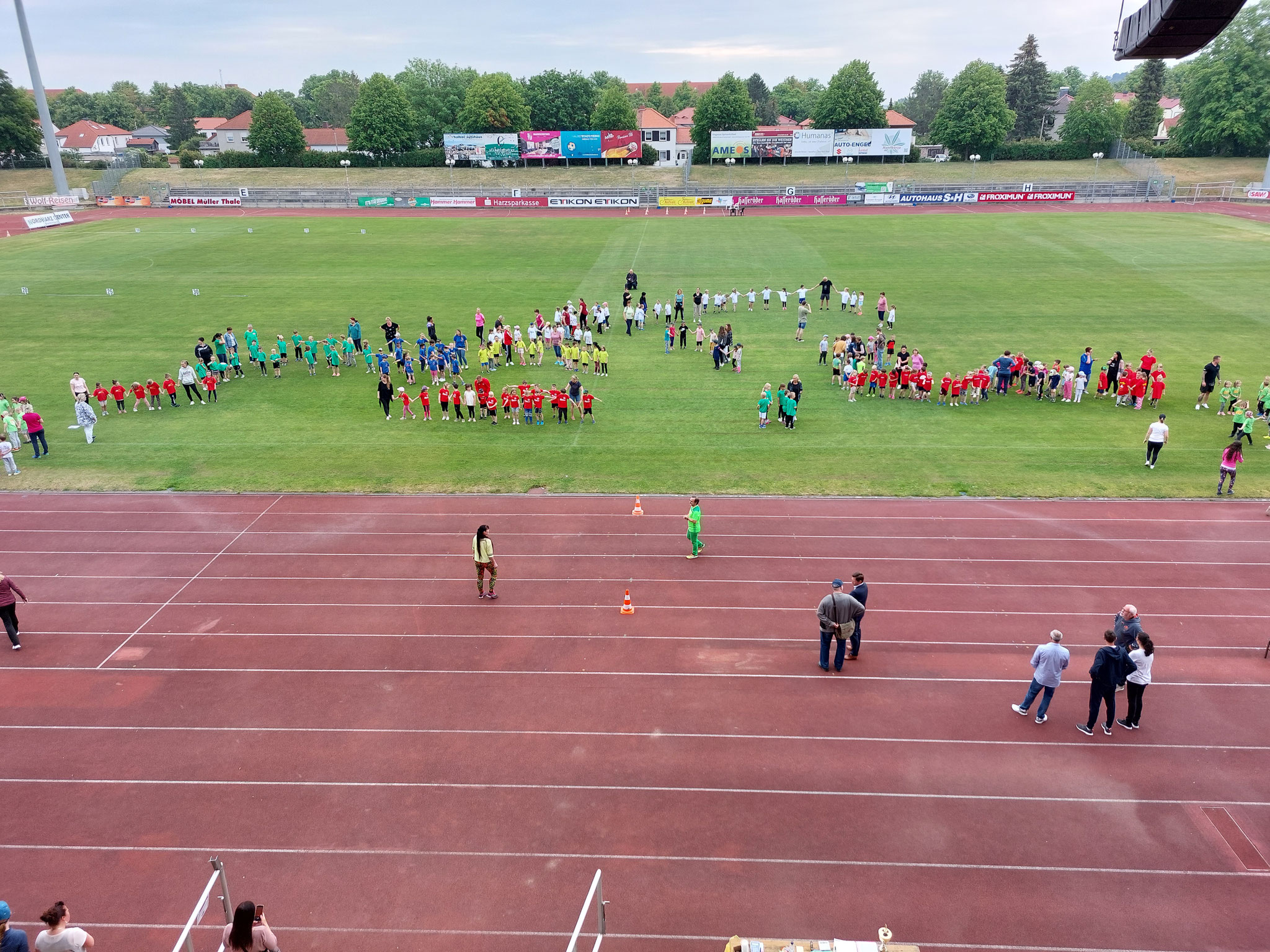 ...Das Kindergarten-Sportfest im Friedensstadion... - VfB Germania