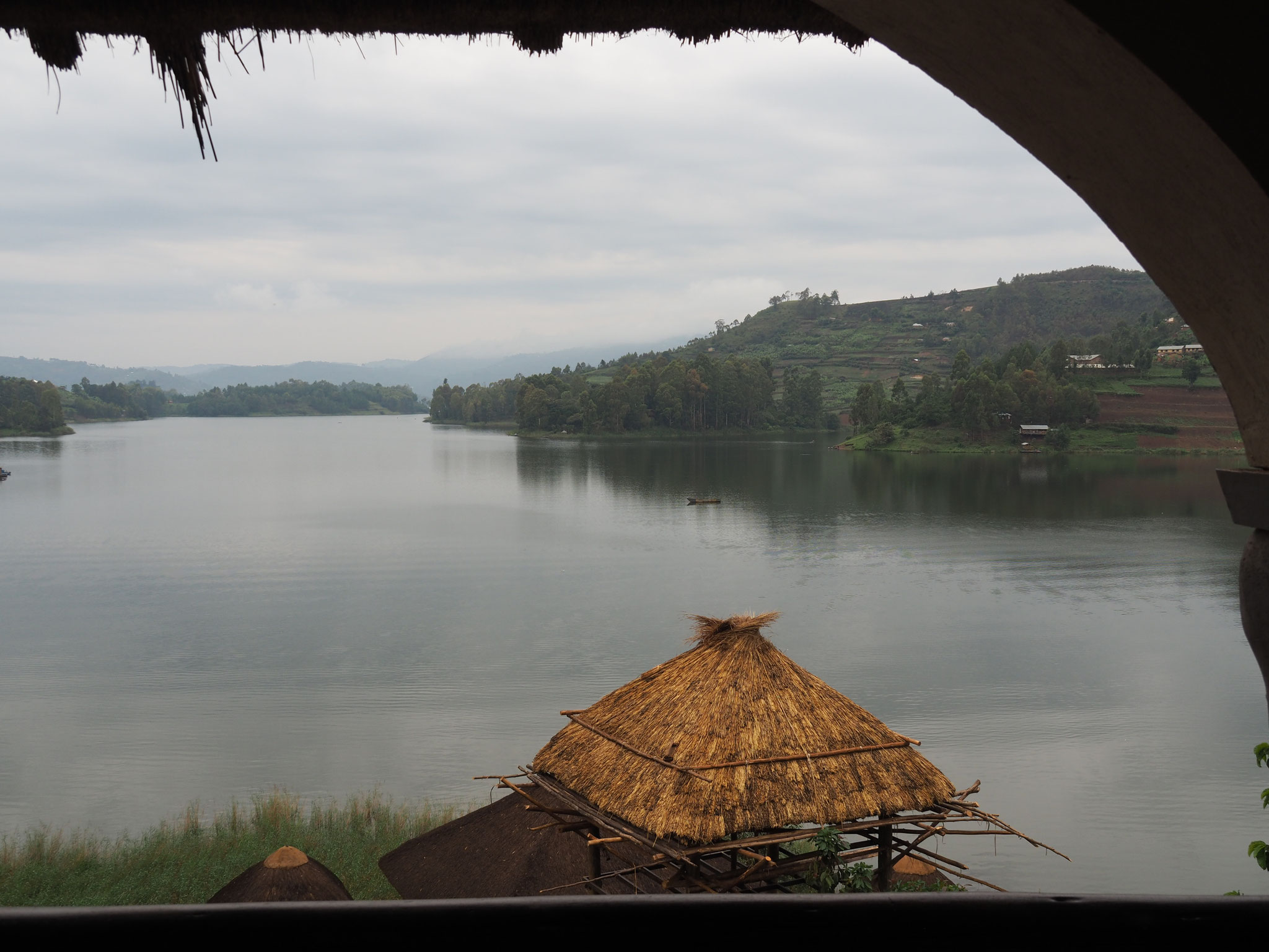 Blick auf den See Lake Bunyony von unserem Balkon