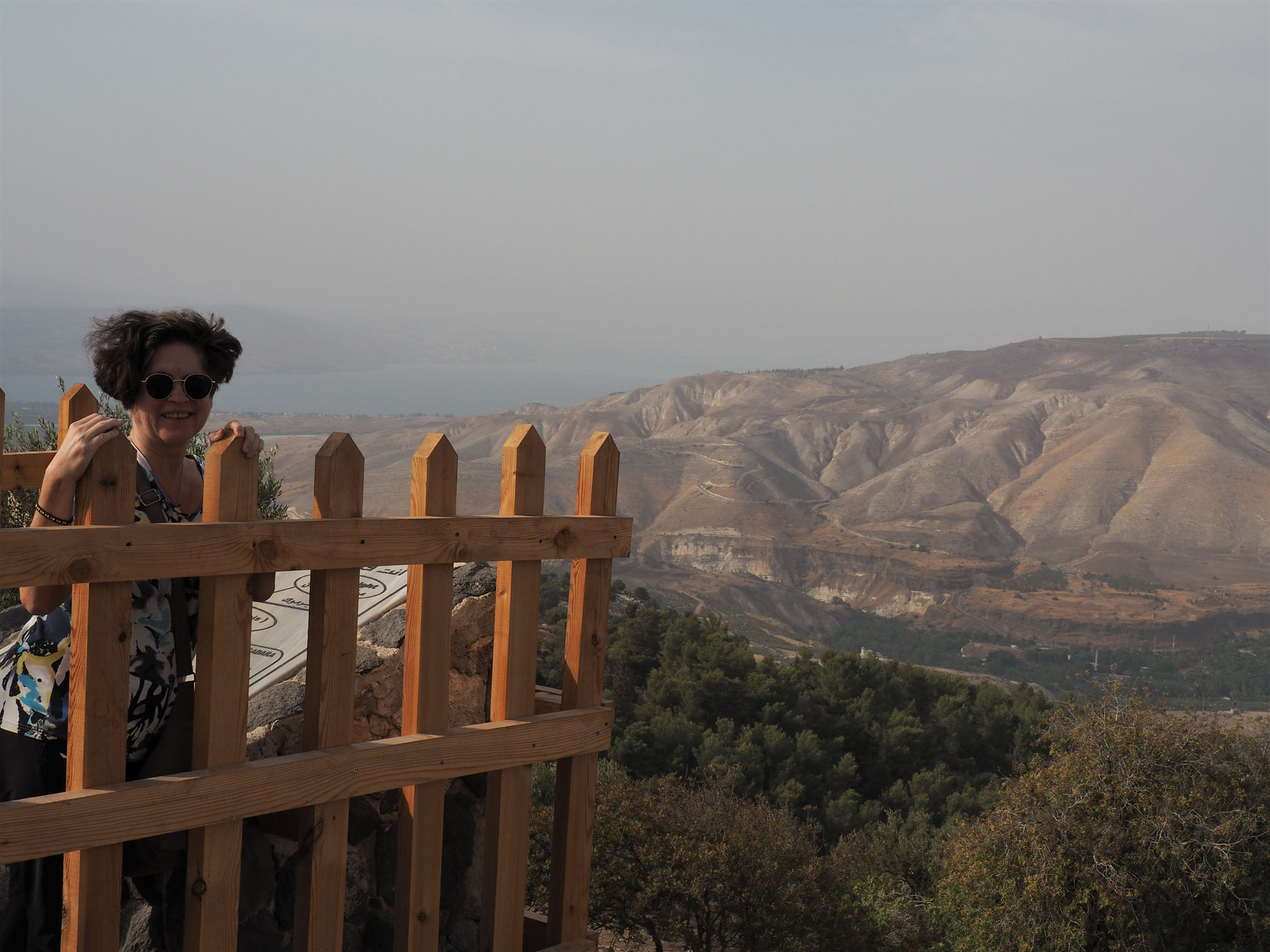 Blick auf die Golanhöhen in Syrien und über den See Genezareth nach Israel und in das Jordantal