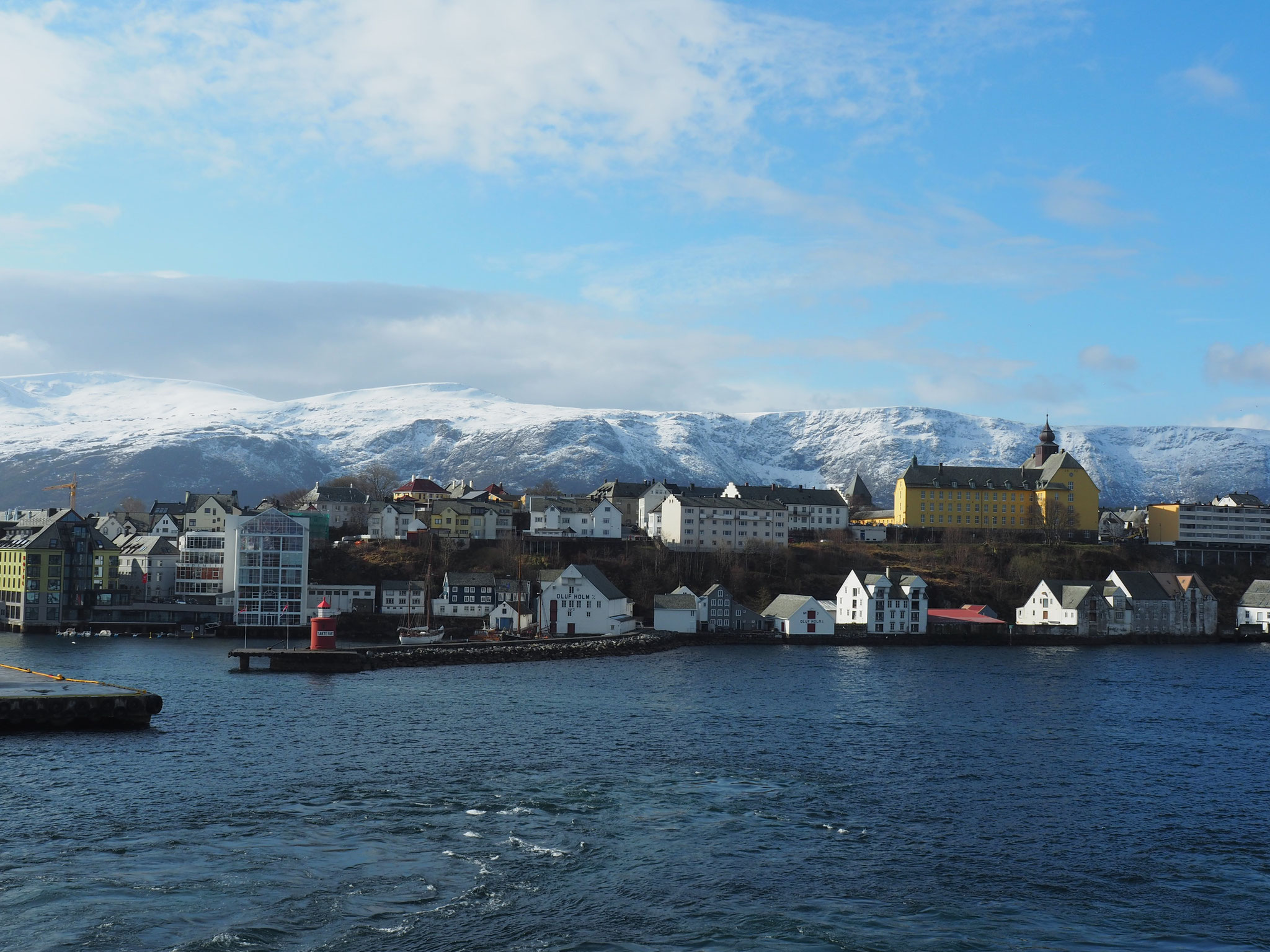... Einfahrt in Alesund