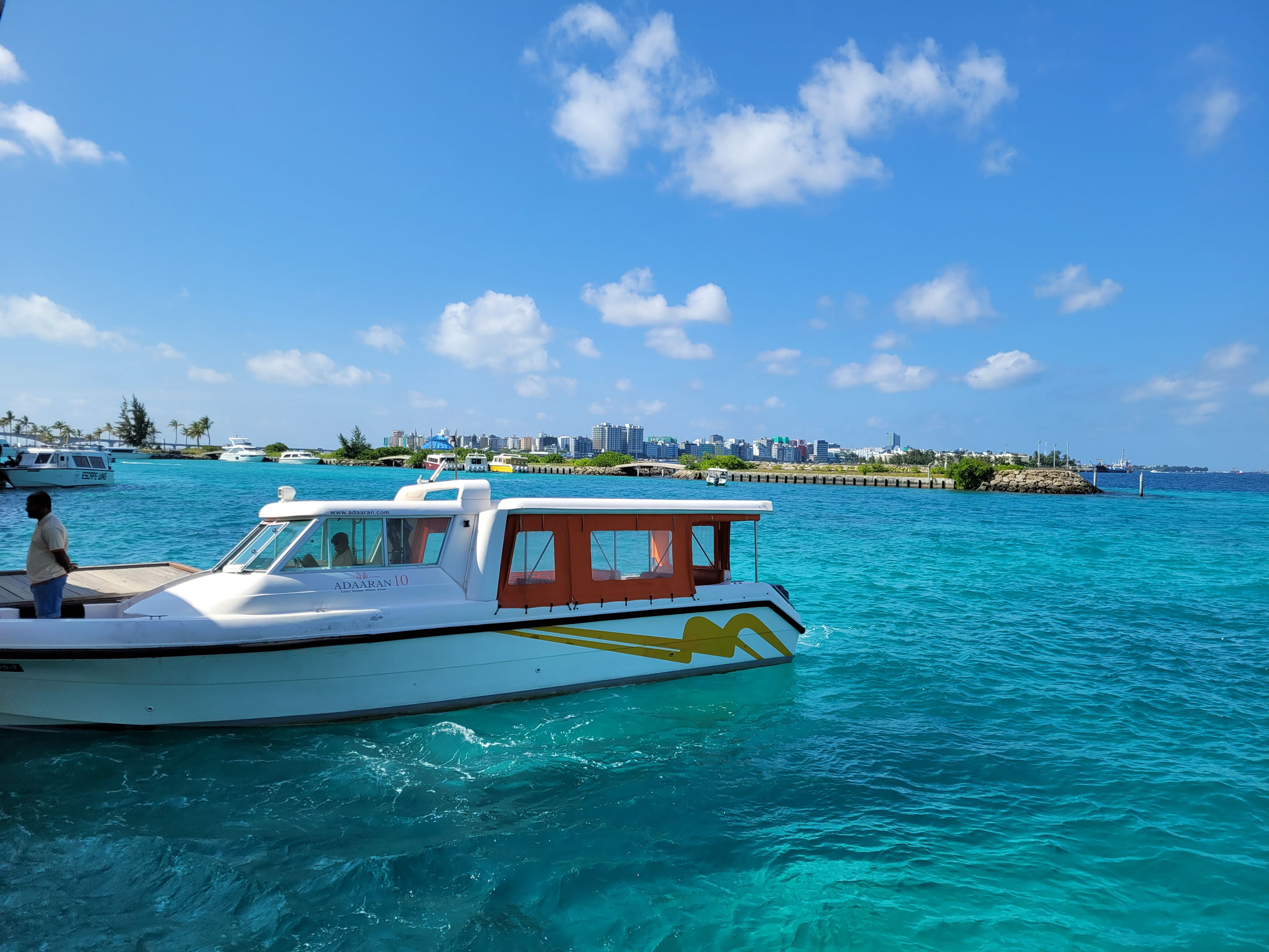... mit dem Schnellboot zum South Malé Atoll