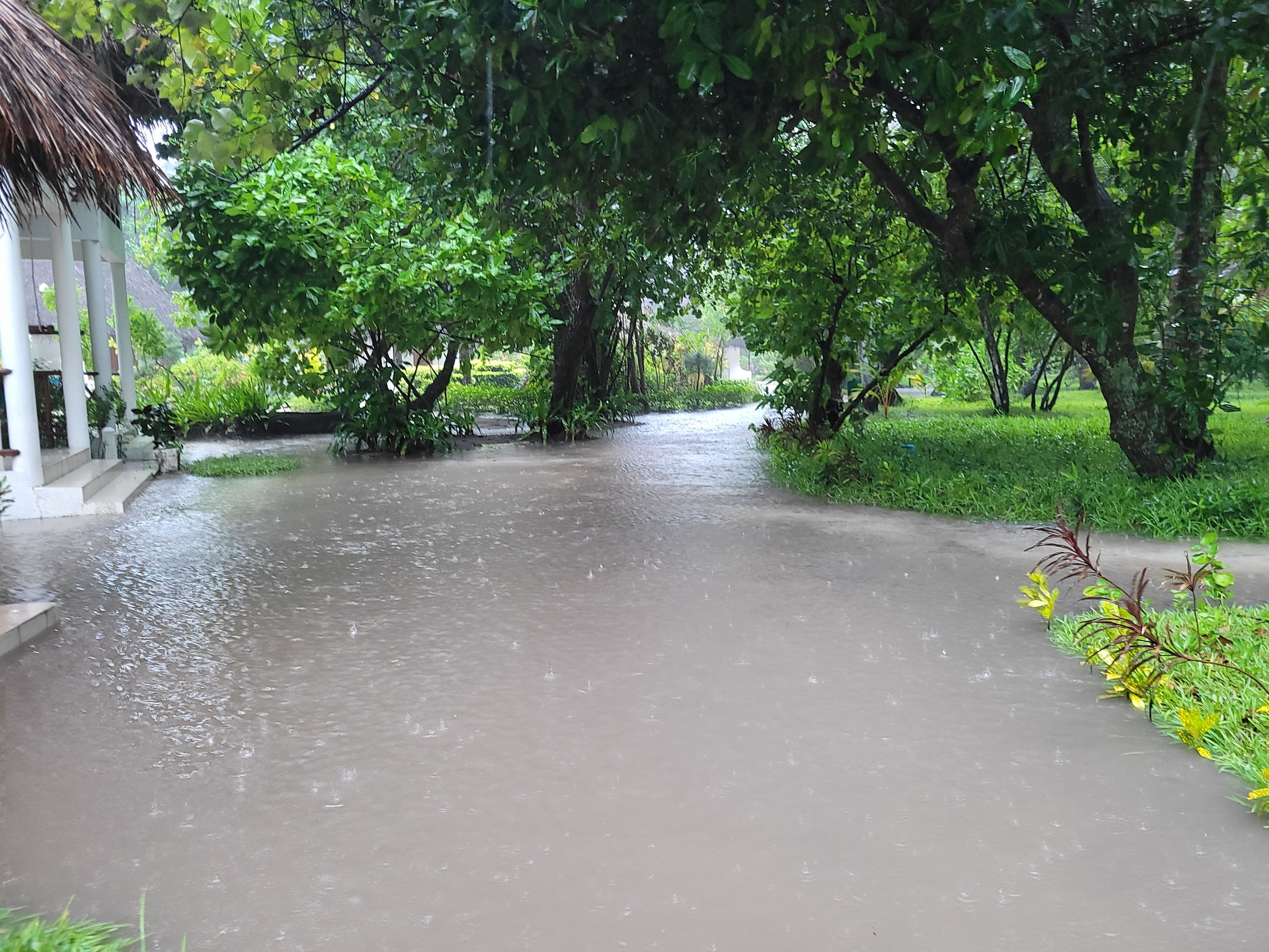 ... das ganze Atoll steht unter Wasser