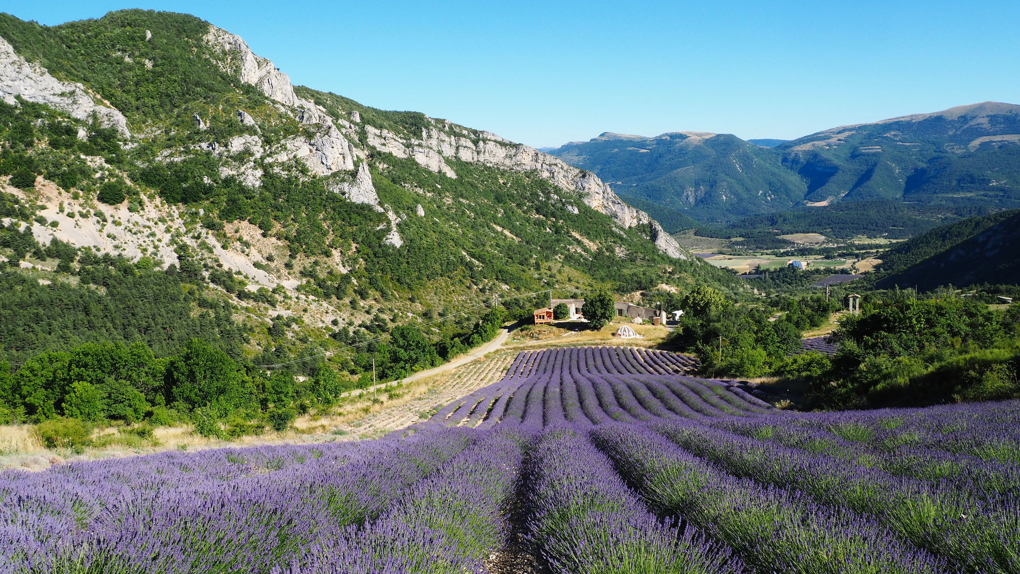 Izon Nature : hébergements, chambres et table d'hôtes insolites et écoresponsables dans la Drôme provençale, trek dans la Méouge