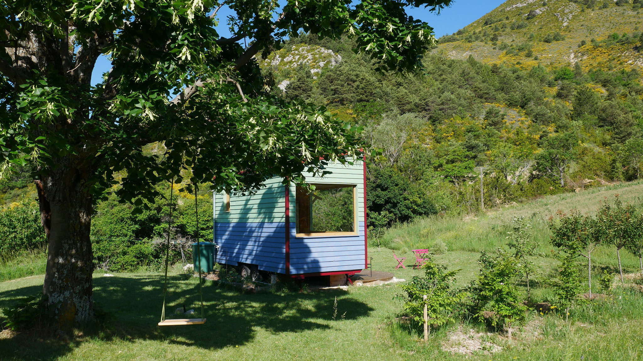La tiny house bulle. Izon Nature : hébergements, chambres et table d'hôtes insolites et écoresponsables dans la Drôme provençale, trek dans la Méouge