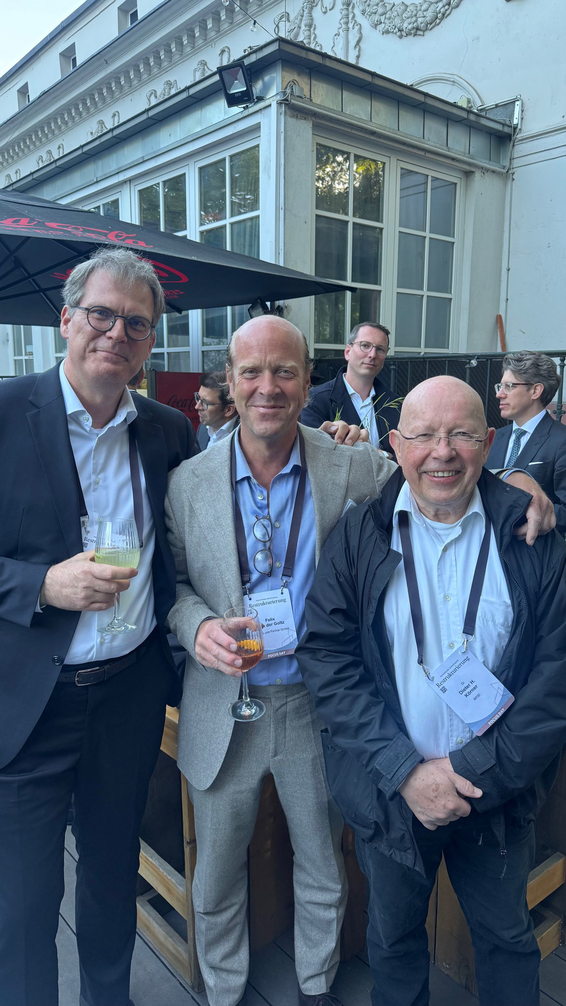 Dr. Warschun (A.T. Kearney), Felix von der Goltz (Lueders & Partner) und Dr. Körner im Austausch über aktuelle Herausforderungen in Restrukturierung und Transformation – bei der Handelsblatt-Abendveranstaltung im Le Panther..