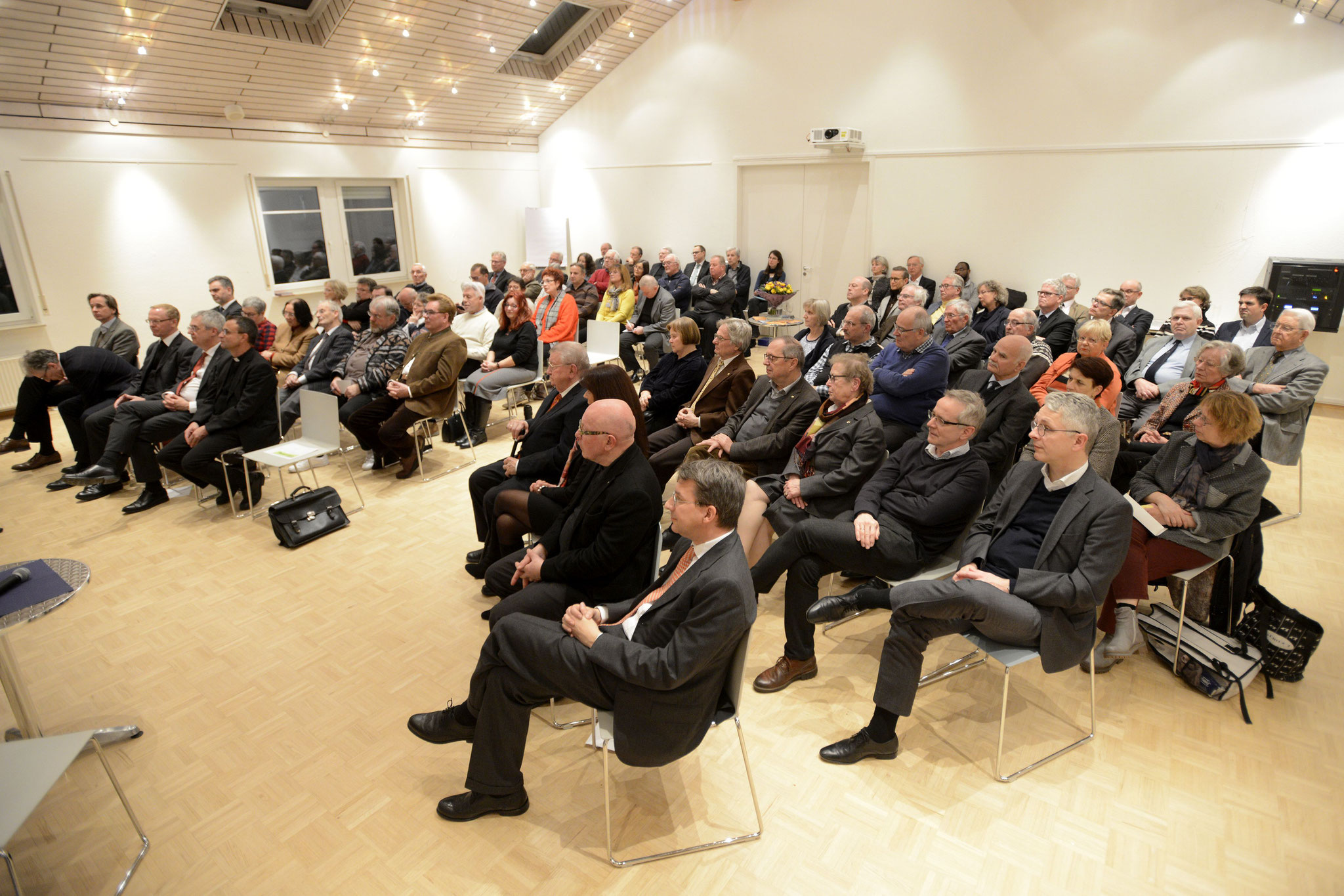 . . . zieht damit das Auditorium in seinem Bann. Bild Copyright Helmut G. Roos