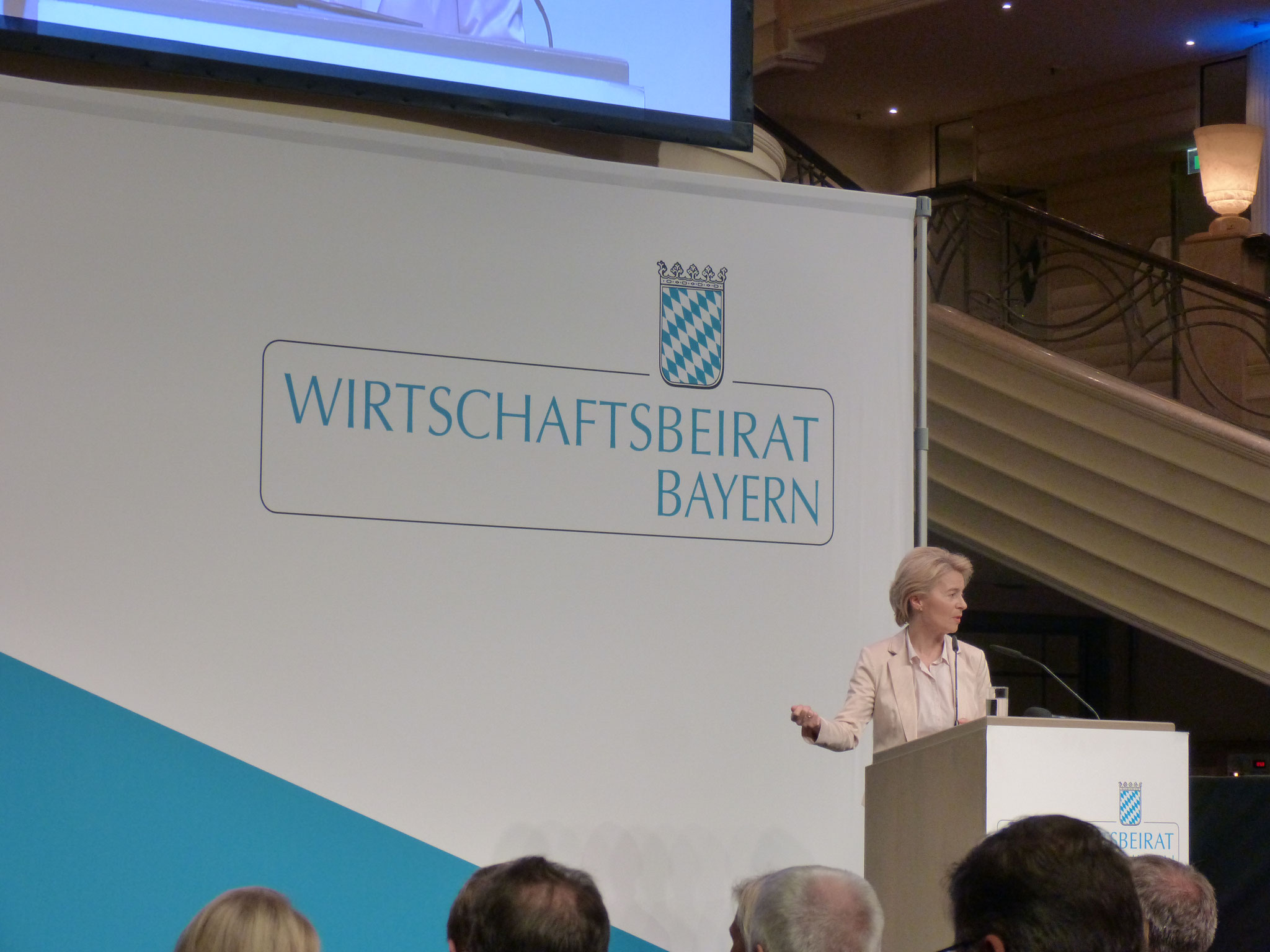 Frau Dr. Ursula von der Leyen begrüßt die Mitglieder des Wirtschaftsbeirates der Union