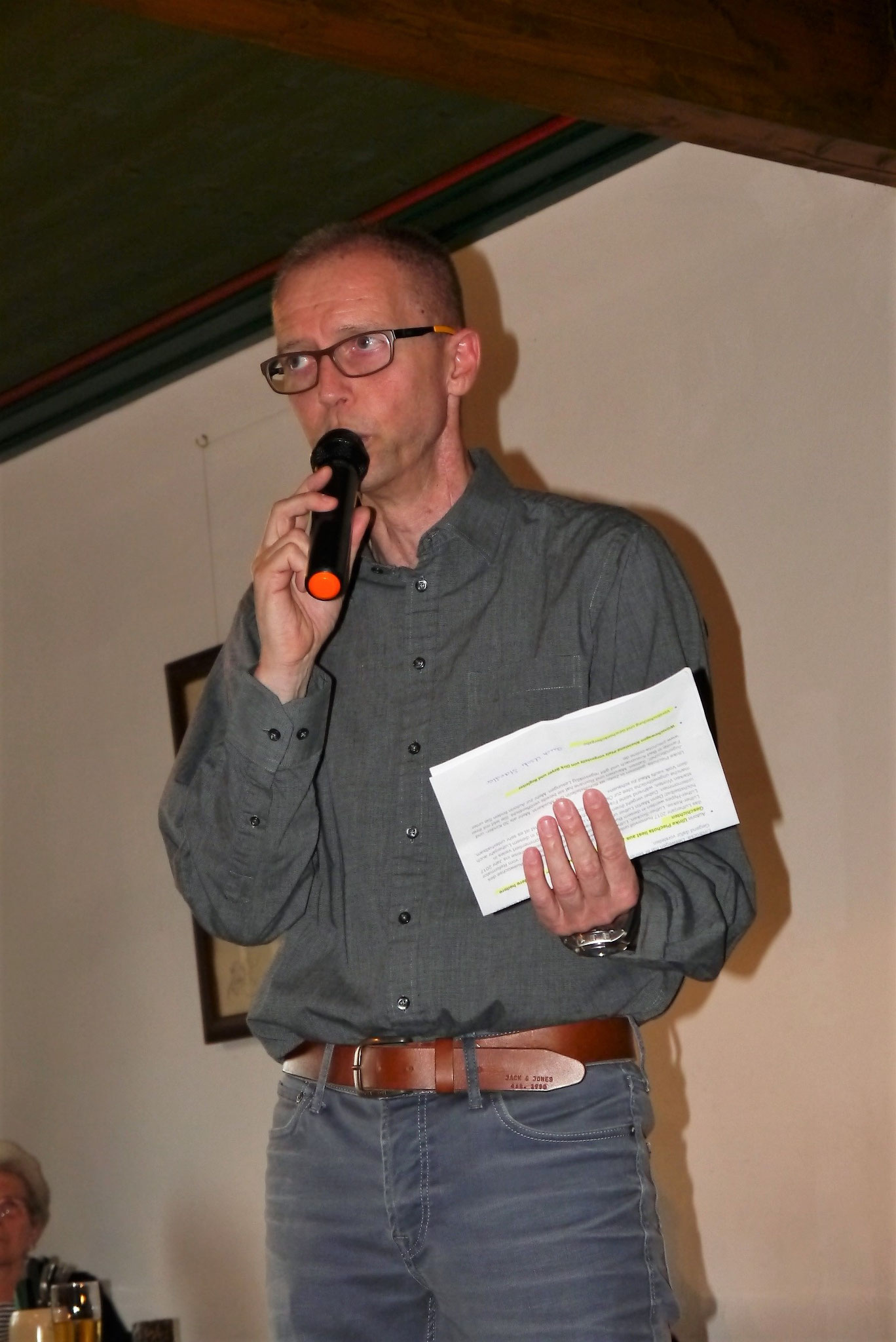 Jürgen Horn der Moderator von Autoren lesen für einen guten Zweck.
