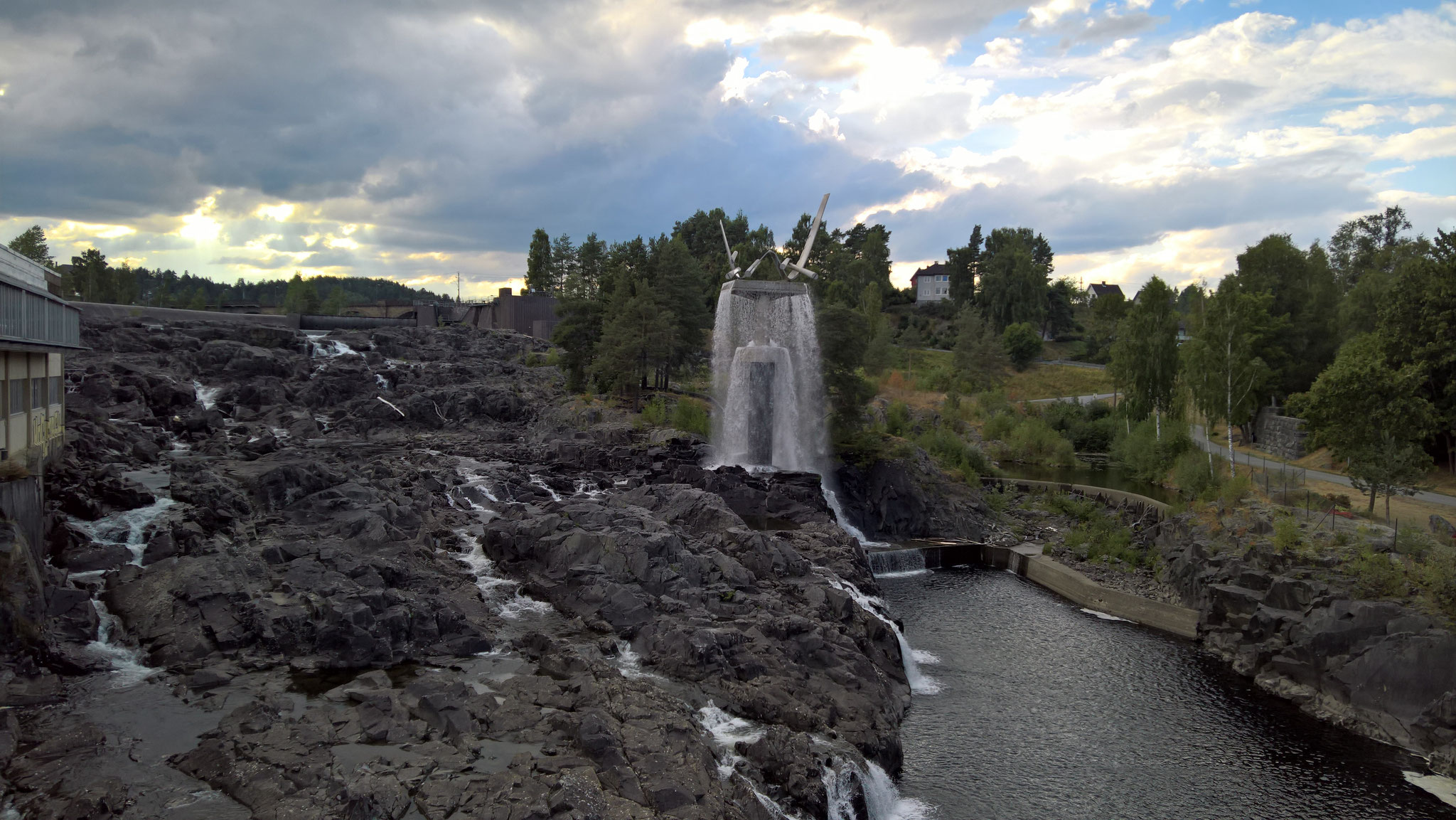 Honnefoss, imposanter Fluss-Solabsturz