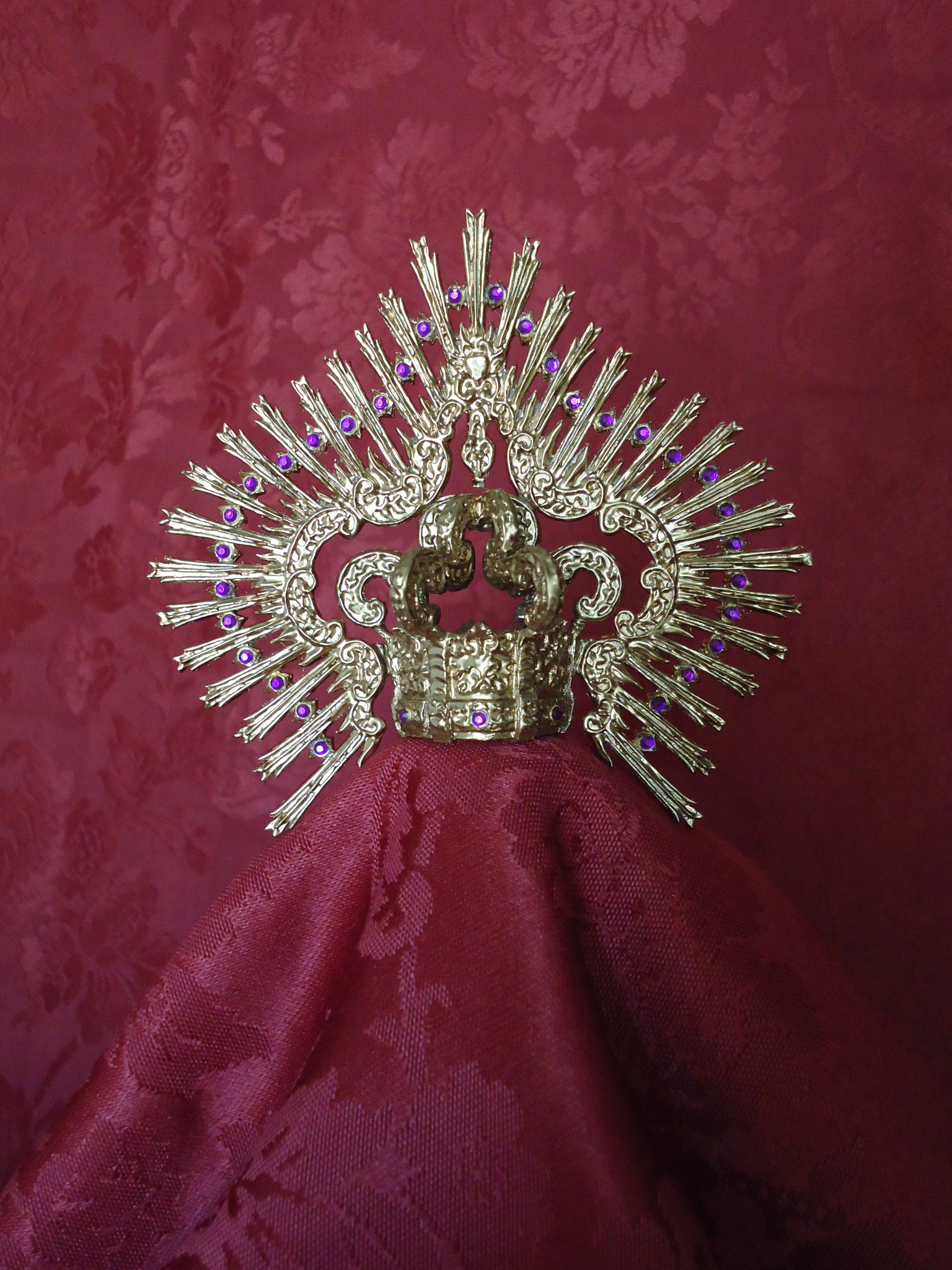 Réplica corona Dolores La Santa Cruz (Málaga)