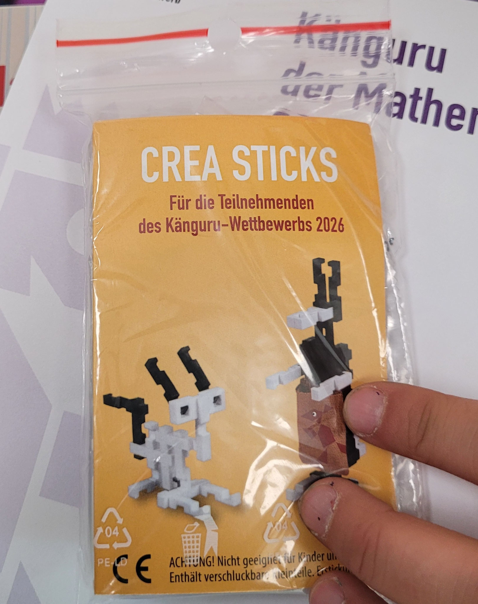Mit sogenannten Crea Sticks kann man lustige Figuren bauen.