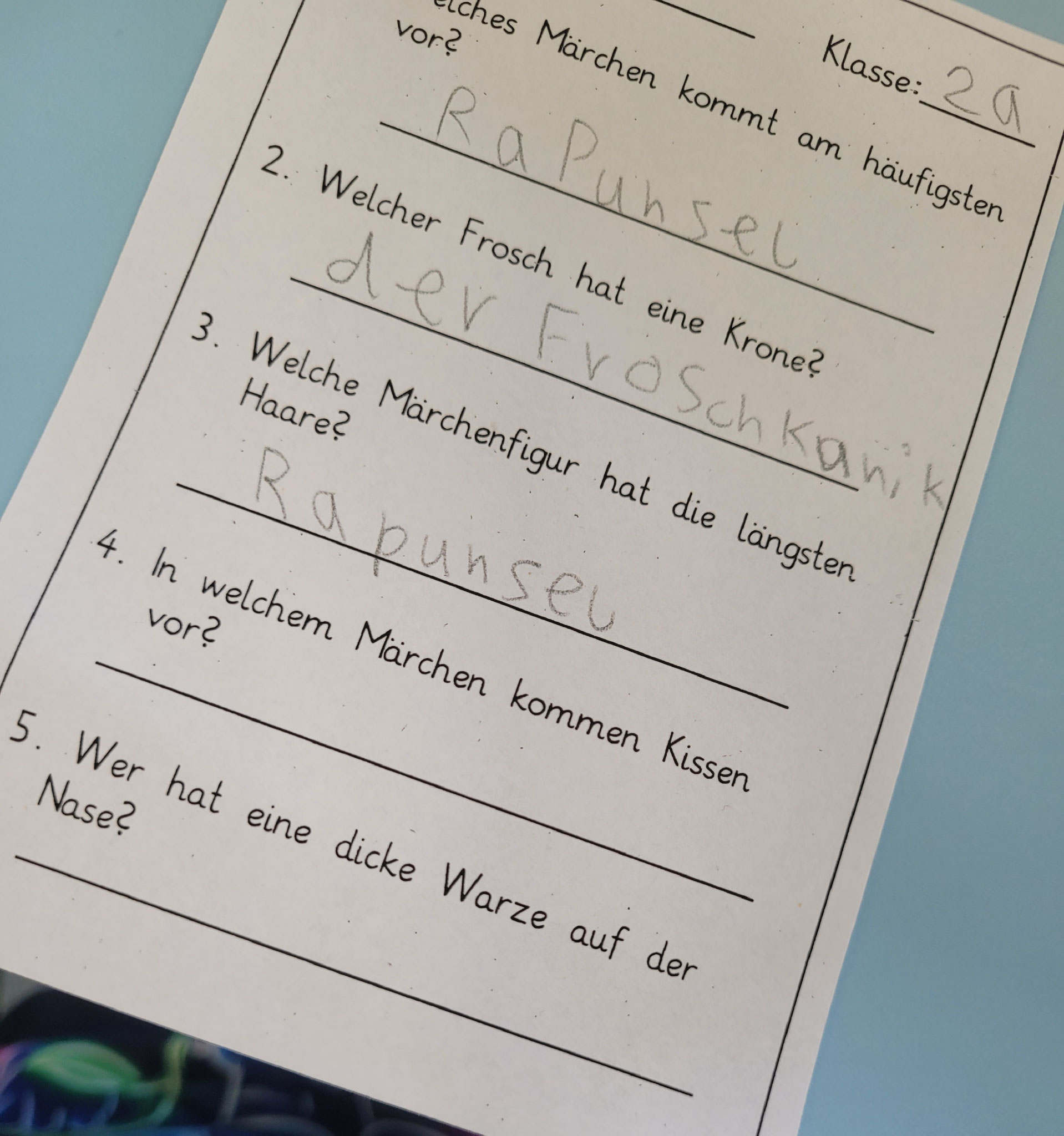 Wer alle Fragen richtig beantwortet hatte, kam in den großen Lostopf. Die korrekte Schreibweise war da nicht ganz so wichtig...