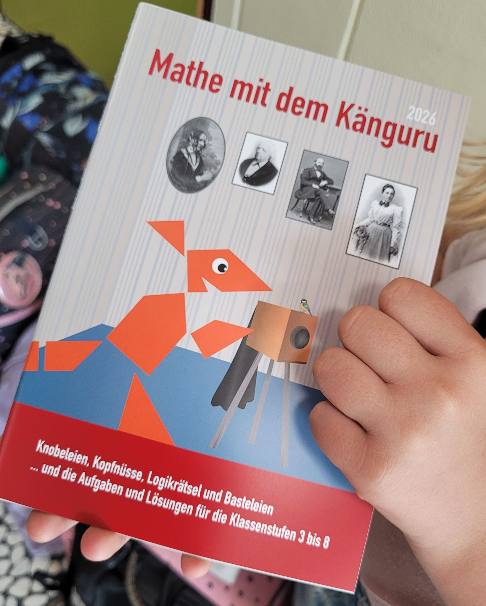 Neben einer Urkunde gab es ein Heft voller Knobelaufgaben als Gewinn dazu.