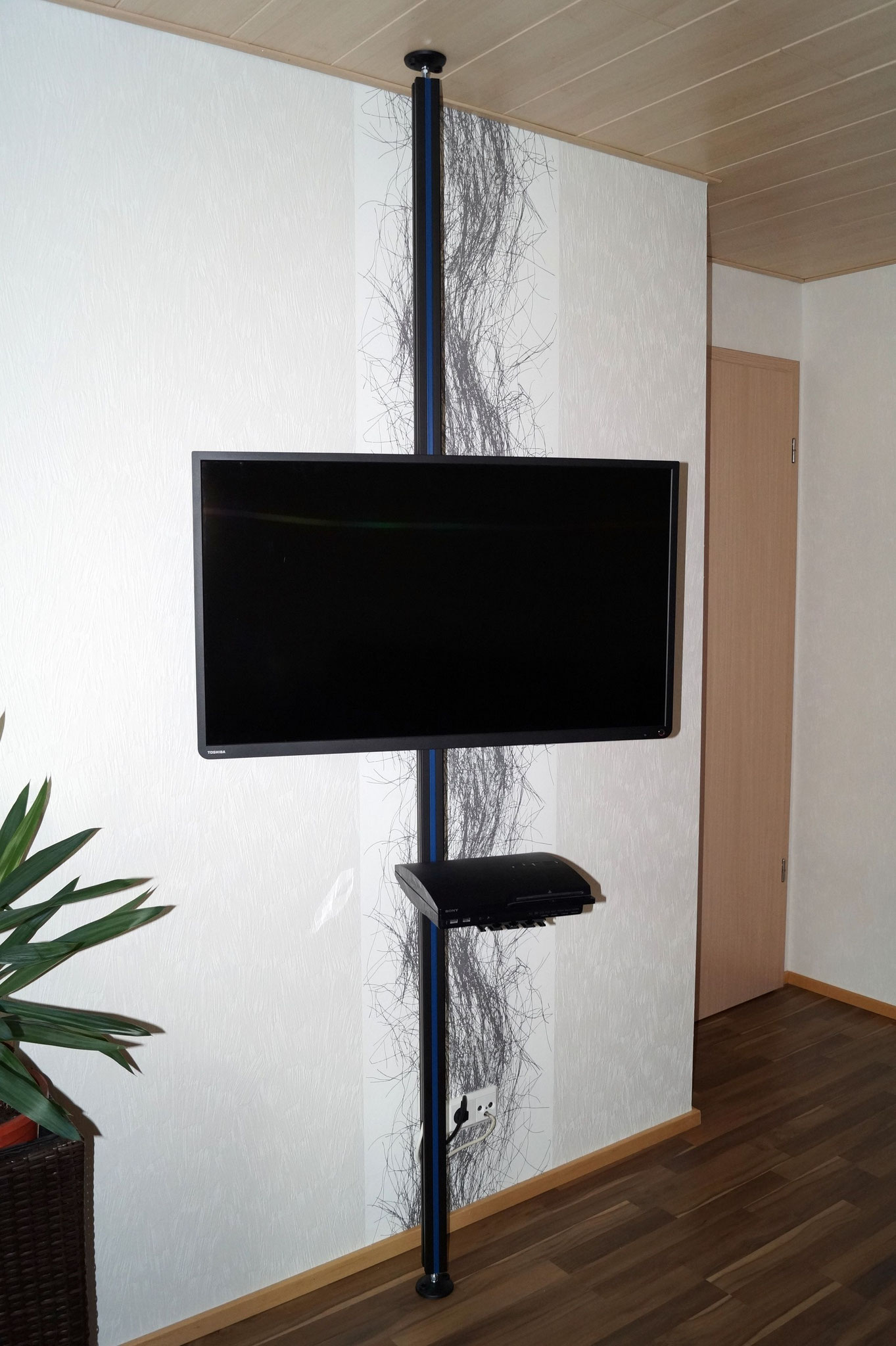 Drehbare TV-Stangen, TV Säulen im Vergleich - uni-prof-24