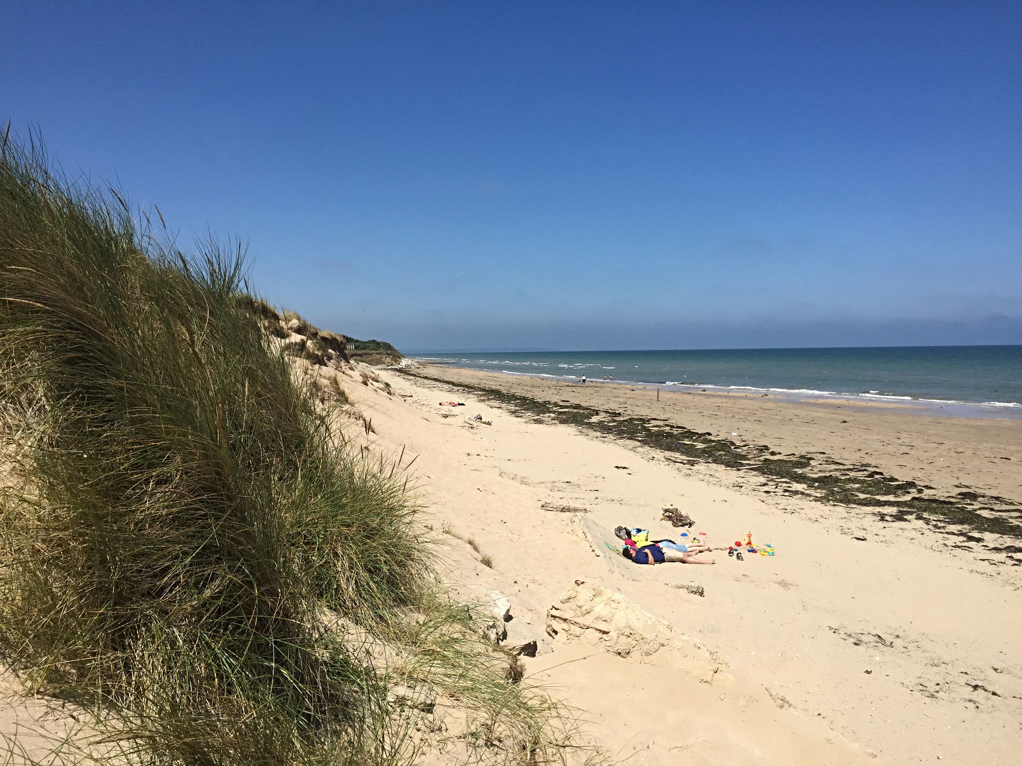 Heute sonnen sich Badegäste am Omaha Beach, 1944 tobten hier die blutigsten Kämpfe der Landung.