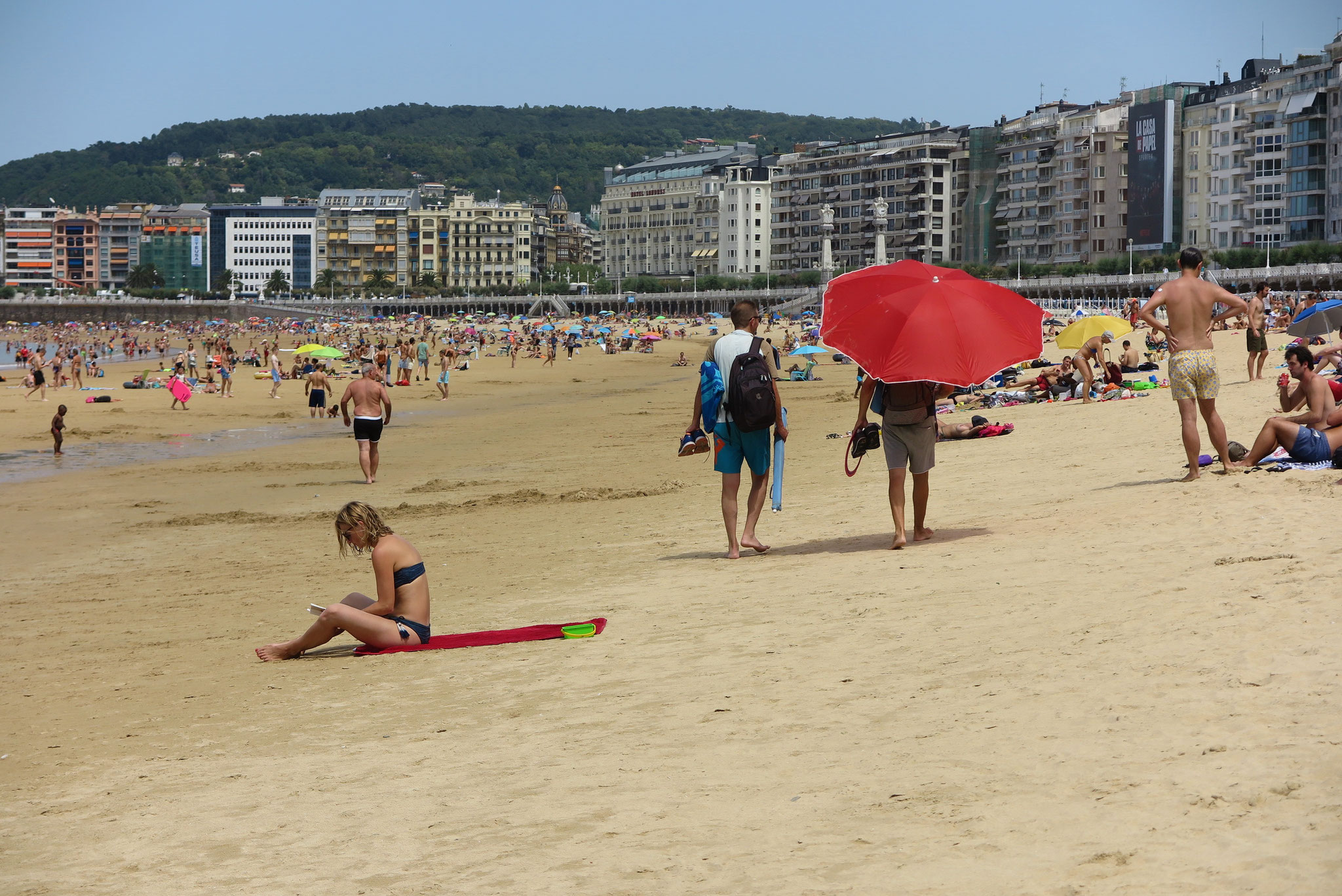 Donostia bzw. San Sebastian: Baden mitten in der Stadt.