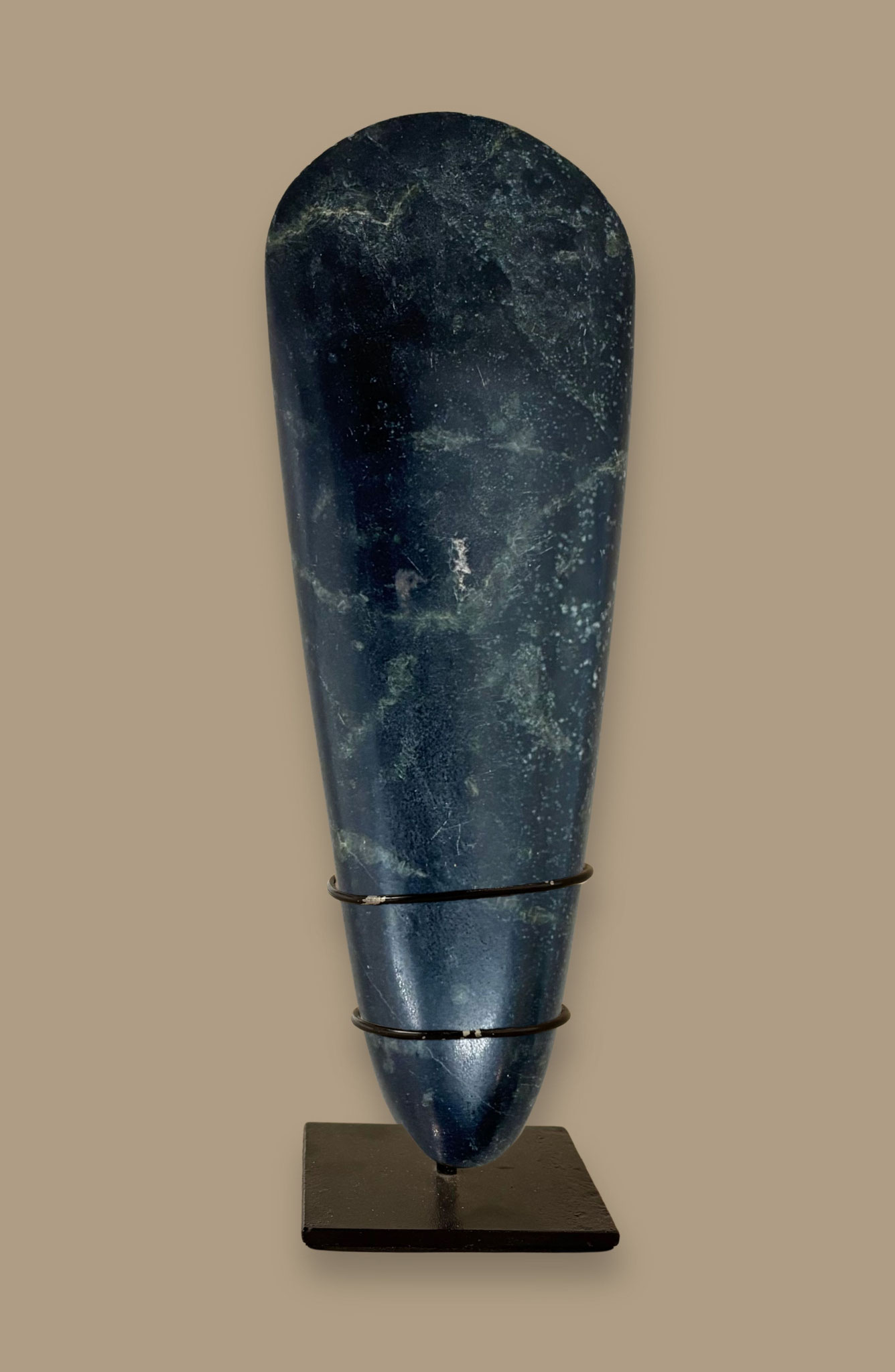 N°3468 OCÉANIE Pierre d’herminette Diorite L24 