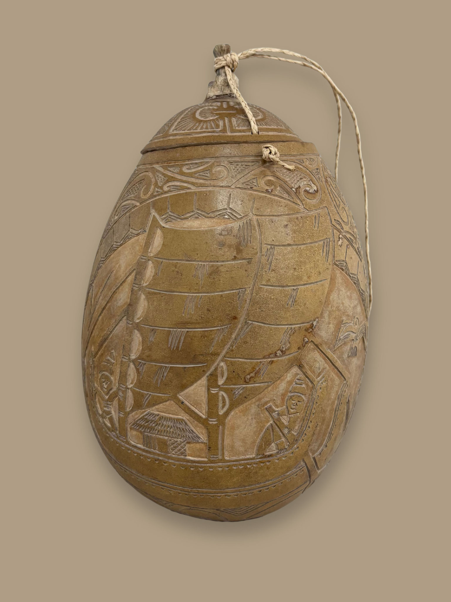 N°3949 MILI Calebasse pirogue à voile Calebasse gravée H24 