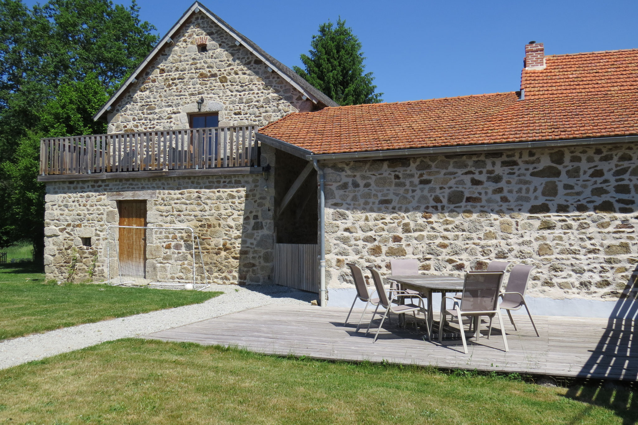 terrasse dans le jardin du logement