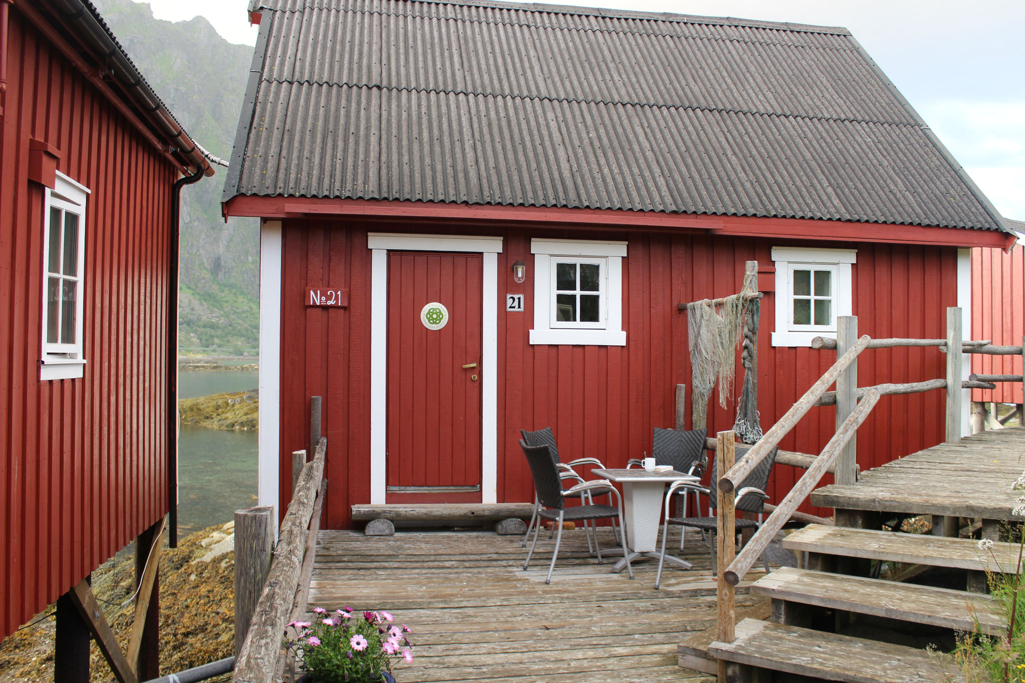 Rorbue im Sommer