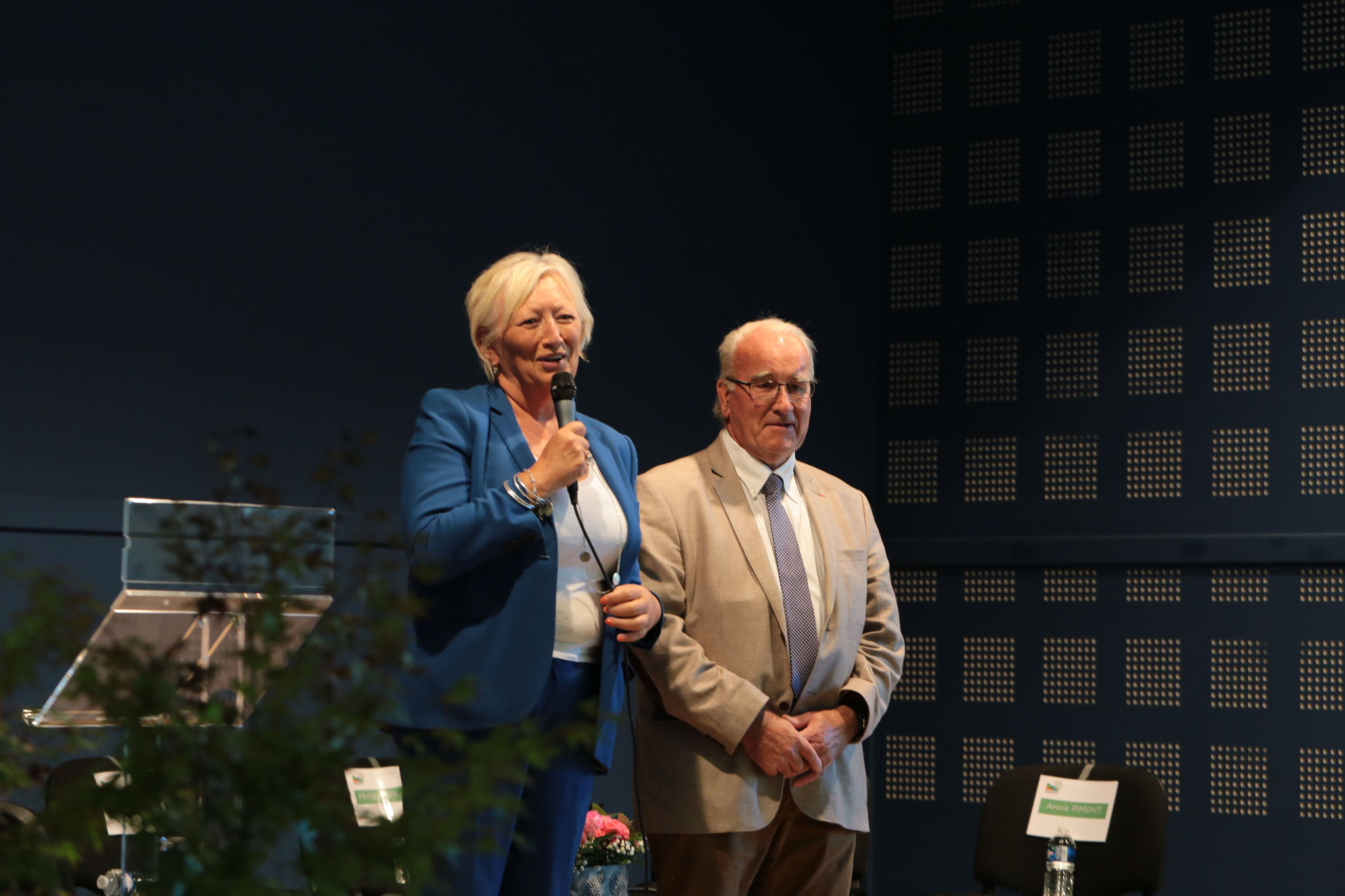 Mme MORIN DESSAILLY, Sénatrice de Seine-Maritime, ici aux côtés du président du SMBV SVS M. THELU