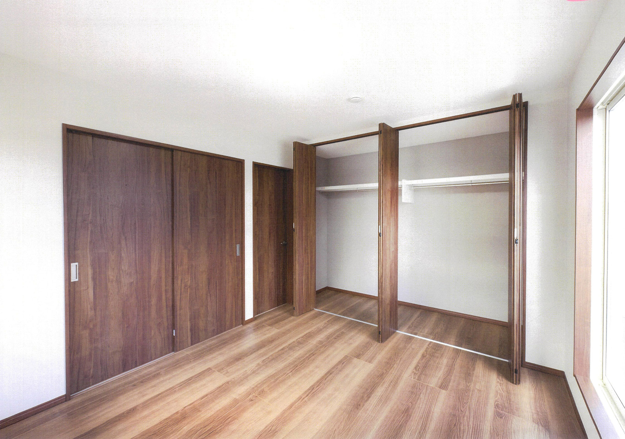 クローゼットも広々