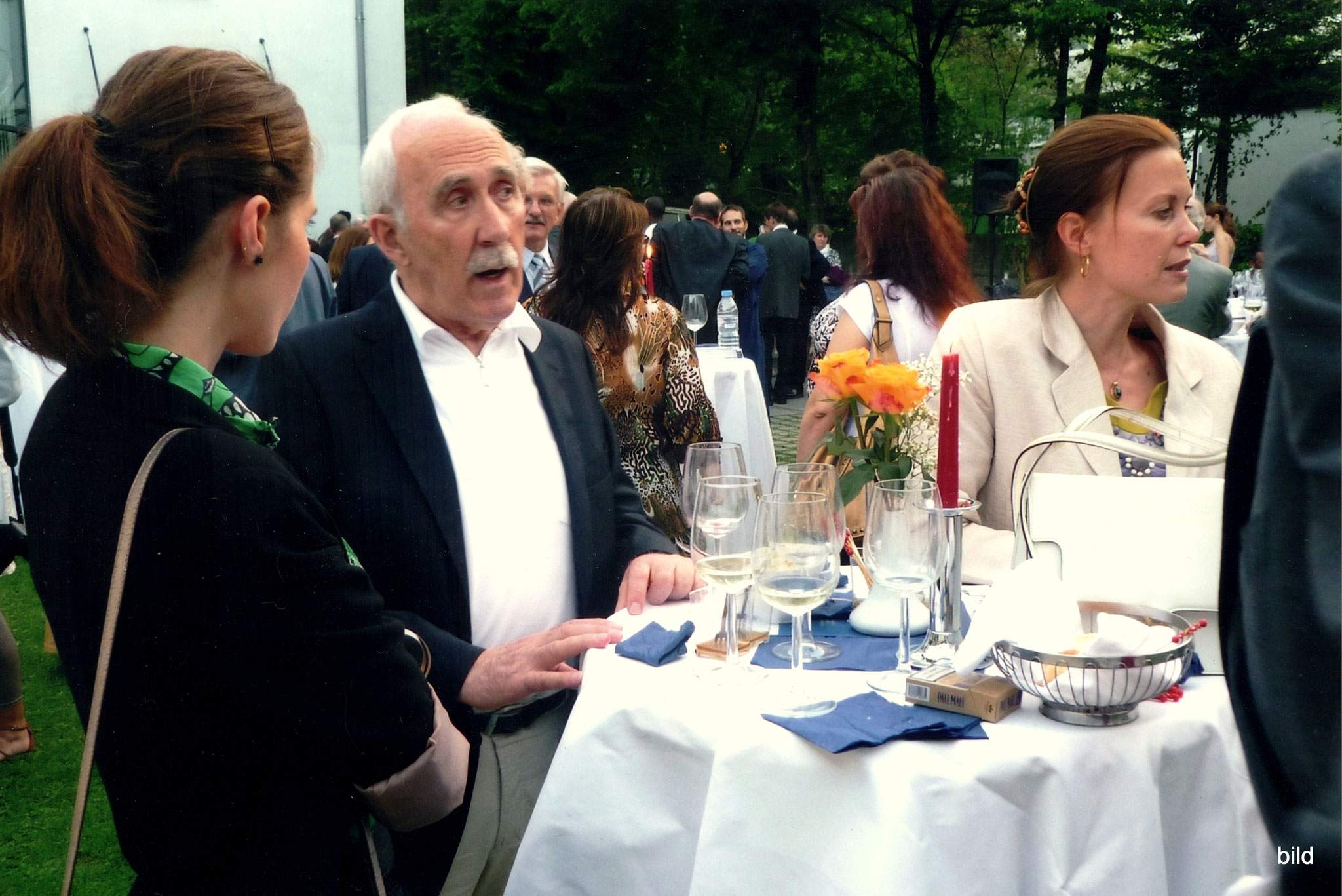 Beim Empfang mit Freunden 2012 · Σέ δεξιωση μέ φίλους.