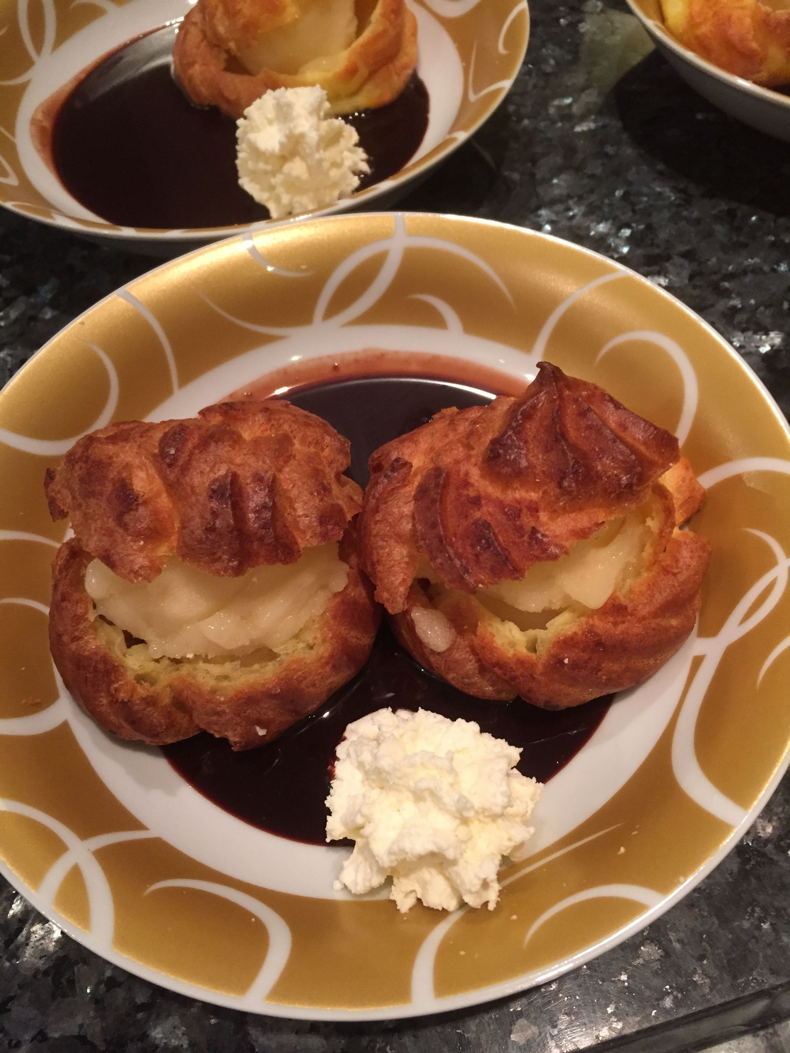 Profiteroles.