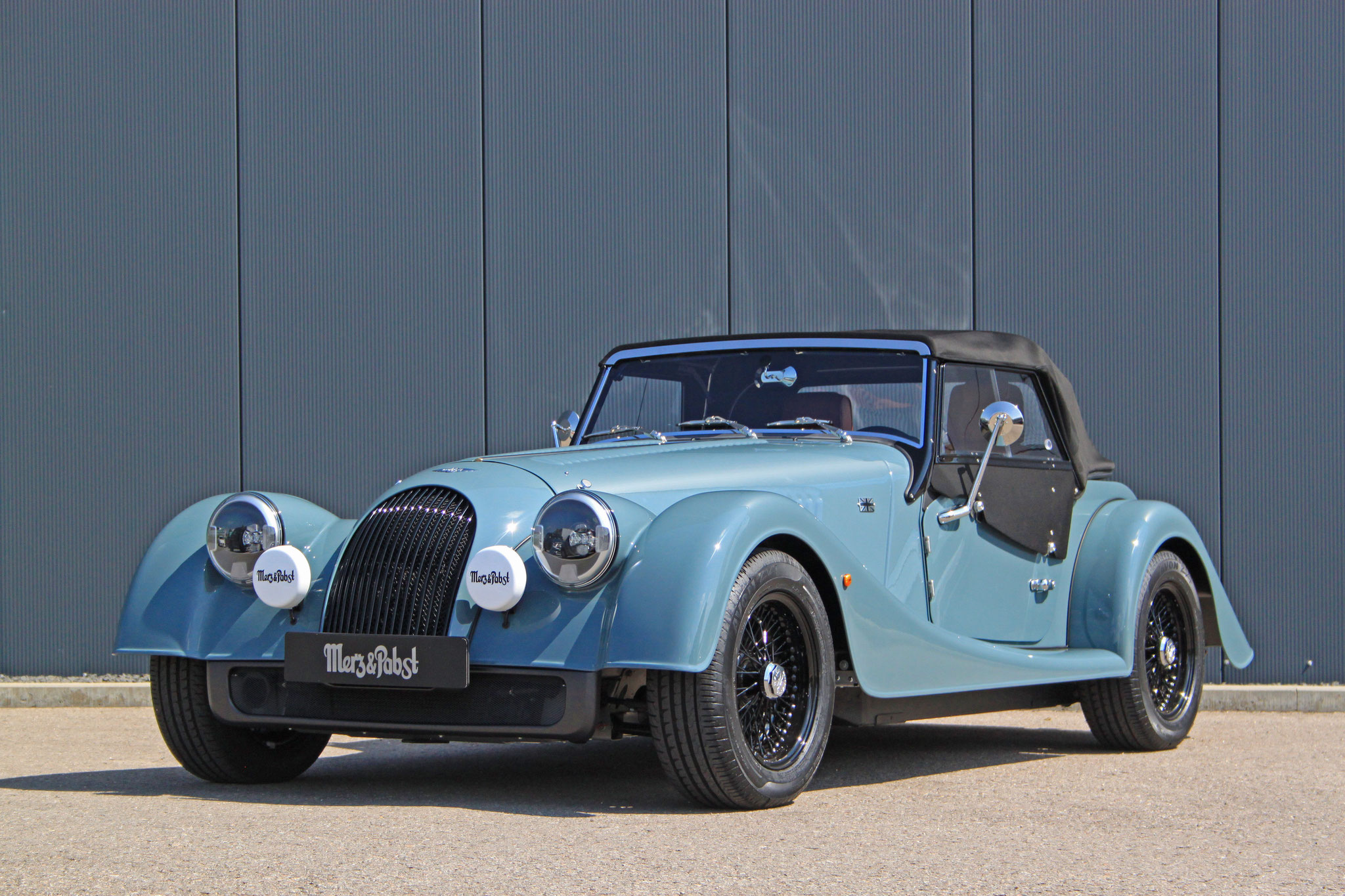 Morgan Plus Four mit Verdeck