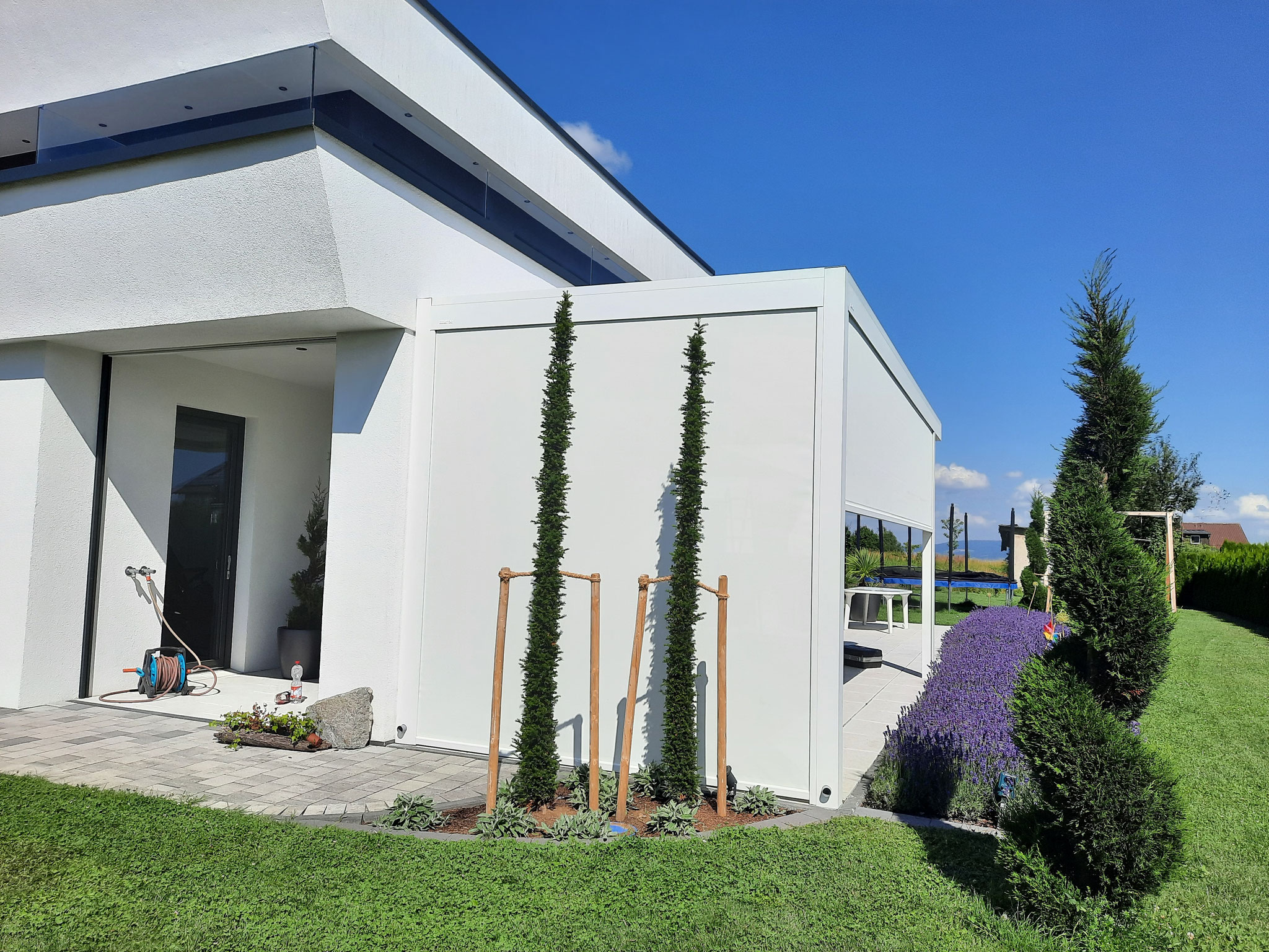 weißes Terrassendach mit Hausanschluss in Tittling in Niederbayern