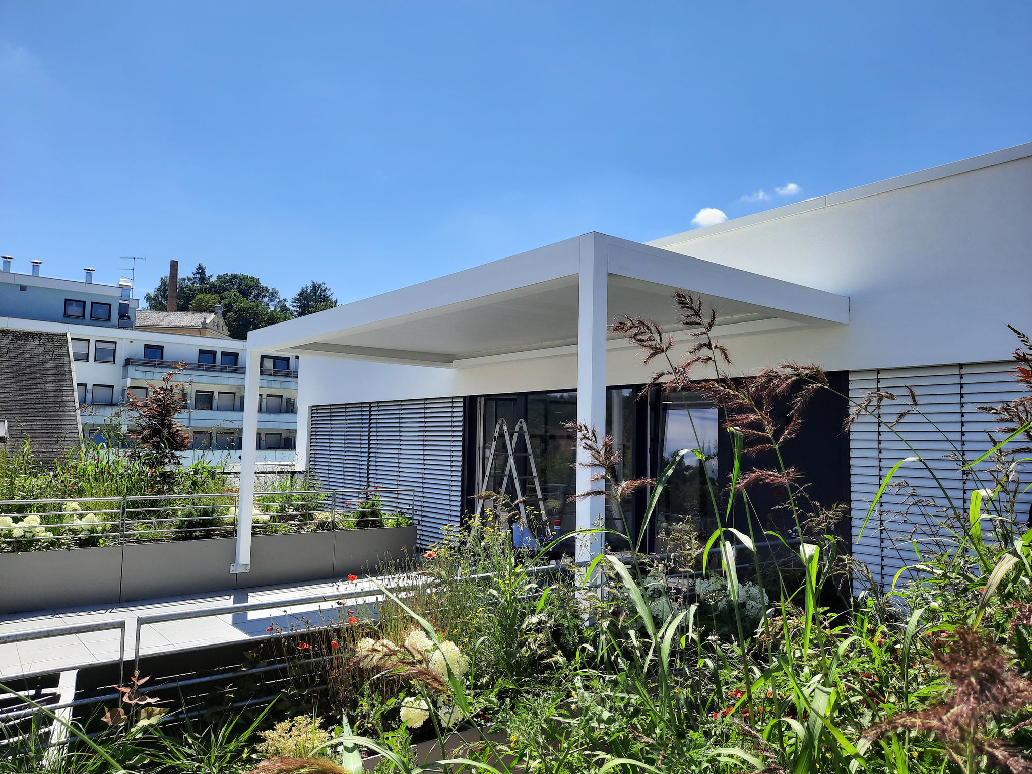 Lamellendach auf Flachdach Dachterrasse in Passau Niederbayern
