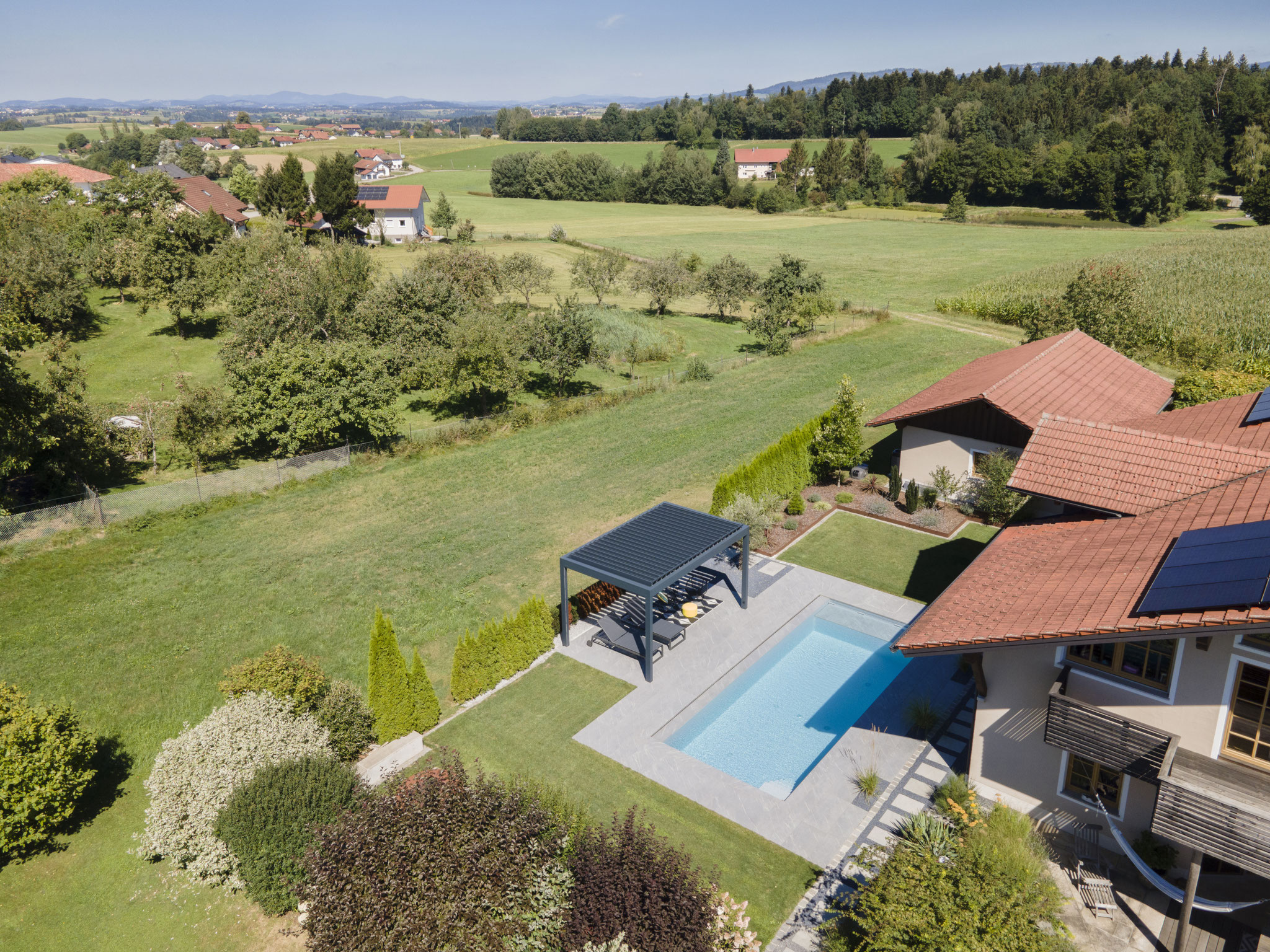 Poolbereich mit Terrassenüberdachung in Obernzell