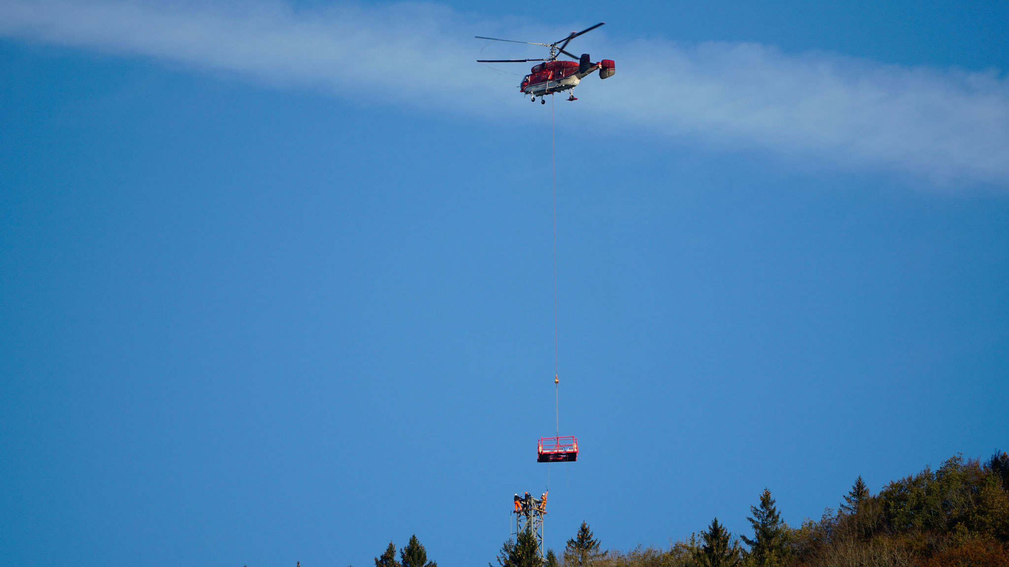 25.10.2018::Bau Mast Ost mit Helikopter