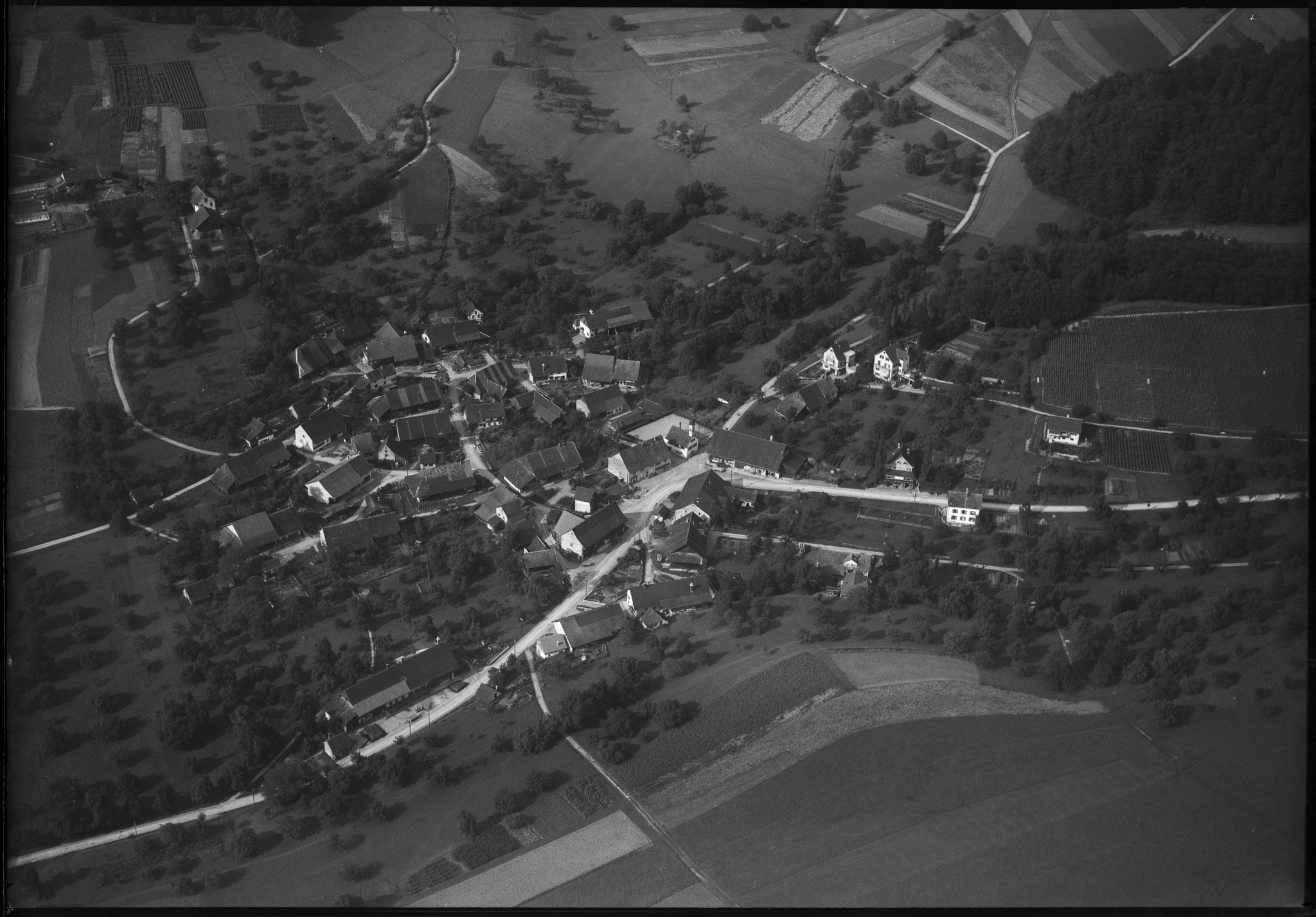 Boppelsen Aug. 1948 / Fotograf: Friedli, Werner / tiefgeflogen (schräg) / ETH-Bibliothek Zürich, Bildarchiv/Stiftung Luftbild Schweiz /LBS_H1-010897 / CC BY-SA 4.0 