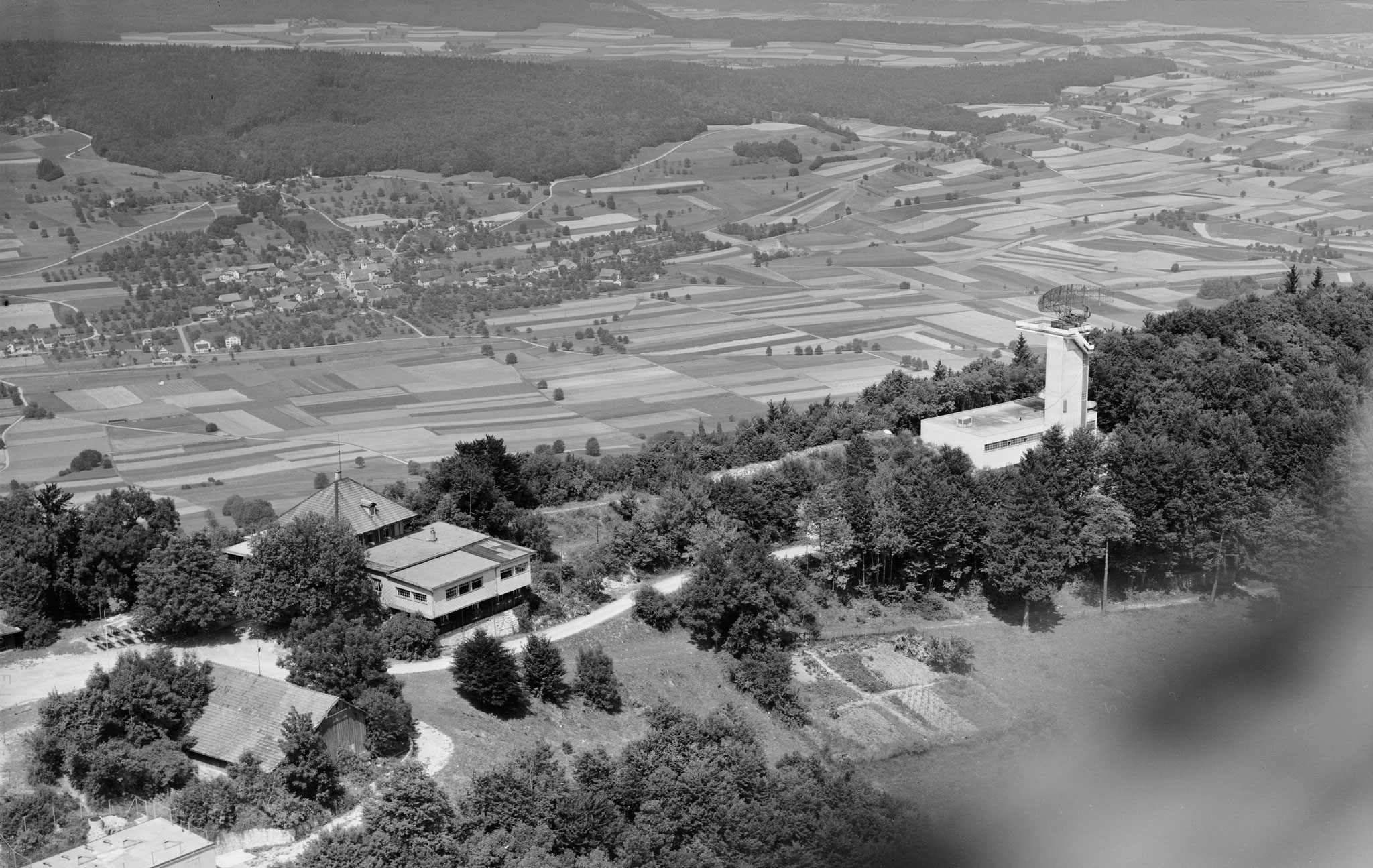 1961 Inbetriebnahme des 1. Radars auf der Hochwacht::Bild von 1964 / ETH-Bibliothek Zürich, Bildarchiv / Fotograf: Comet Photo AG (Zürich) / Com_F64-03601 / CC BY-SA 4.0 
