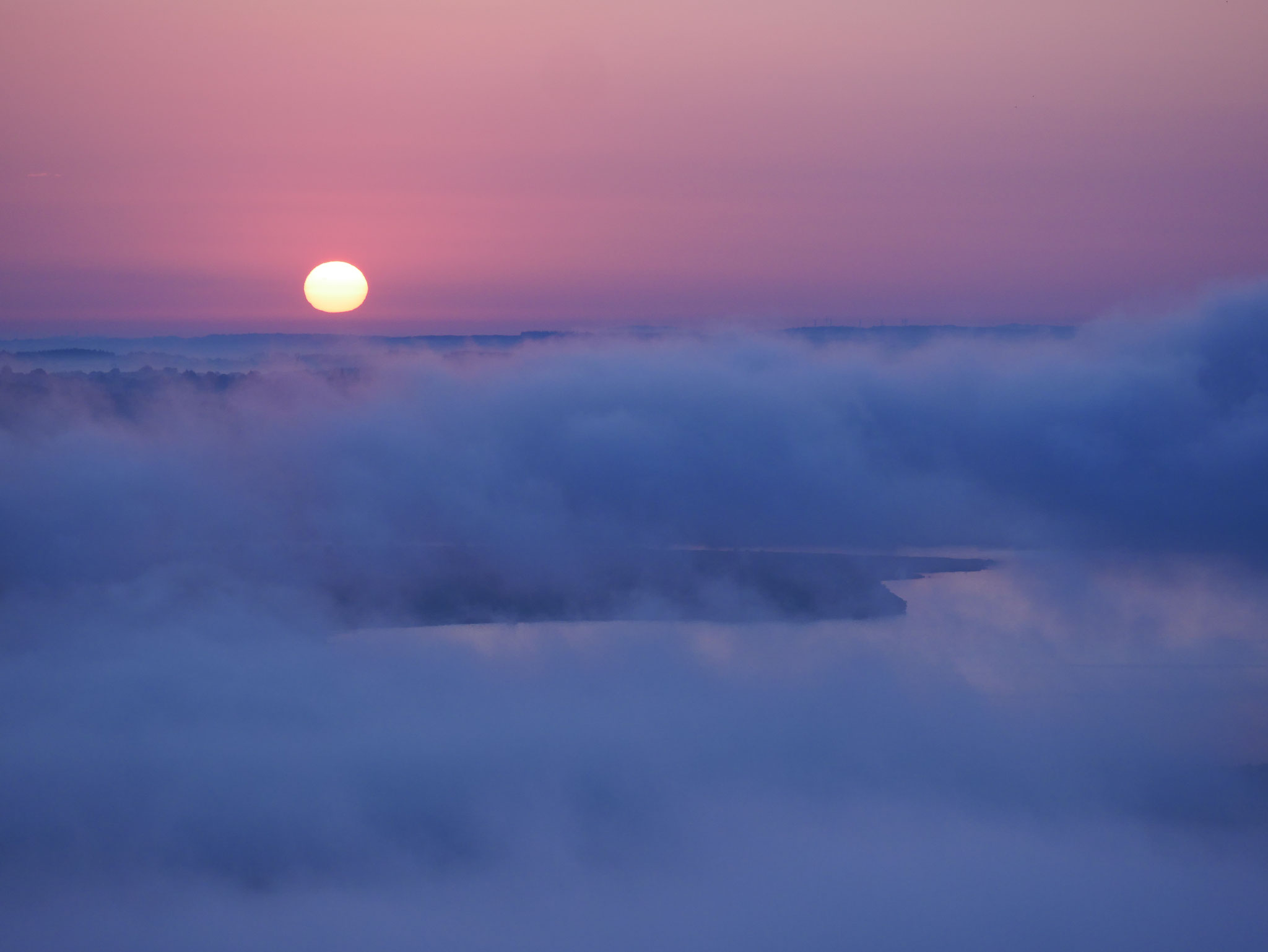 Lever de soleil sur les monts d'Arrée