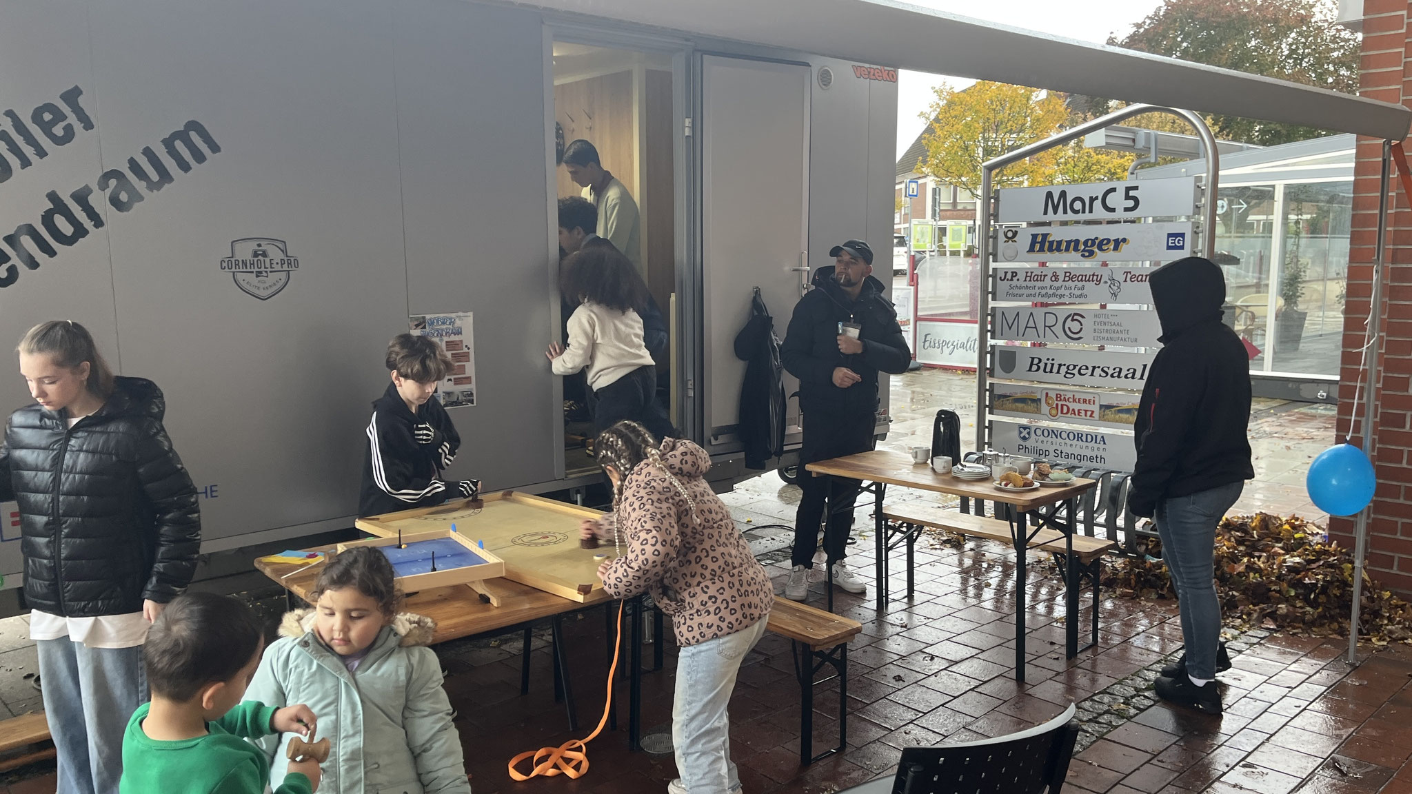 Und der mobile Jugendzentrumswagen des Pari, mit seinen tollen Spielmöglichkeiten, war gerade für die KIds ein tolles Angebot!