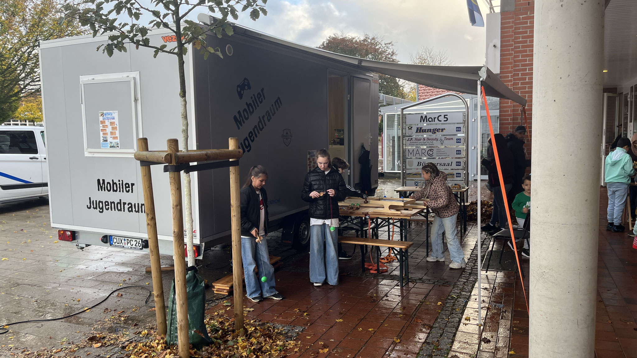 Ein besonderer Dank geht daher an die MitarbeiterInnen des Pari-Jugendzentrums Cadenberge