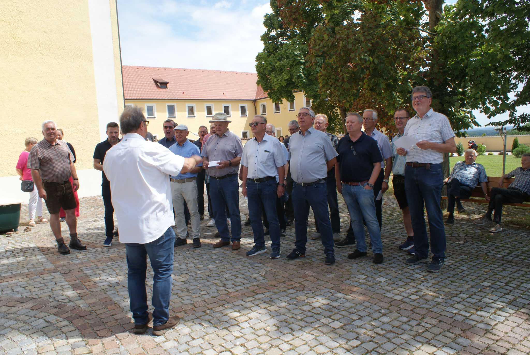 Herzlicher Empfang durch den "Bergchor St. Barbara"