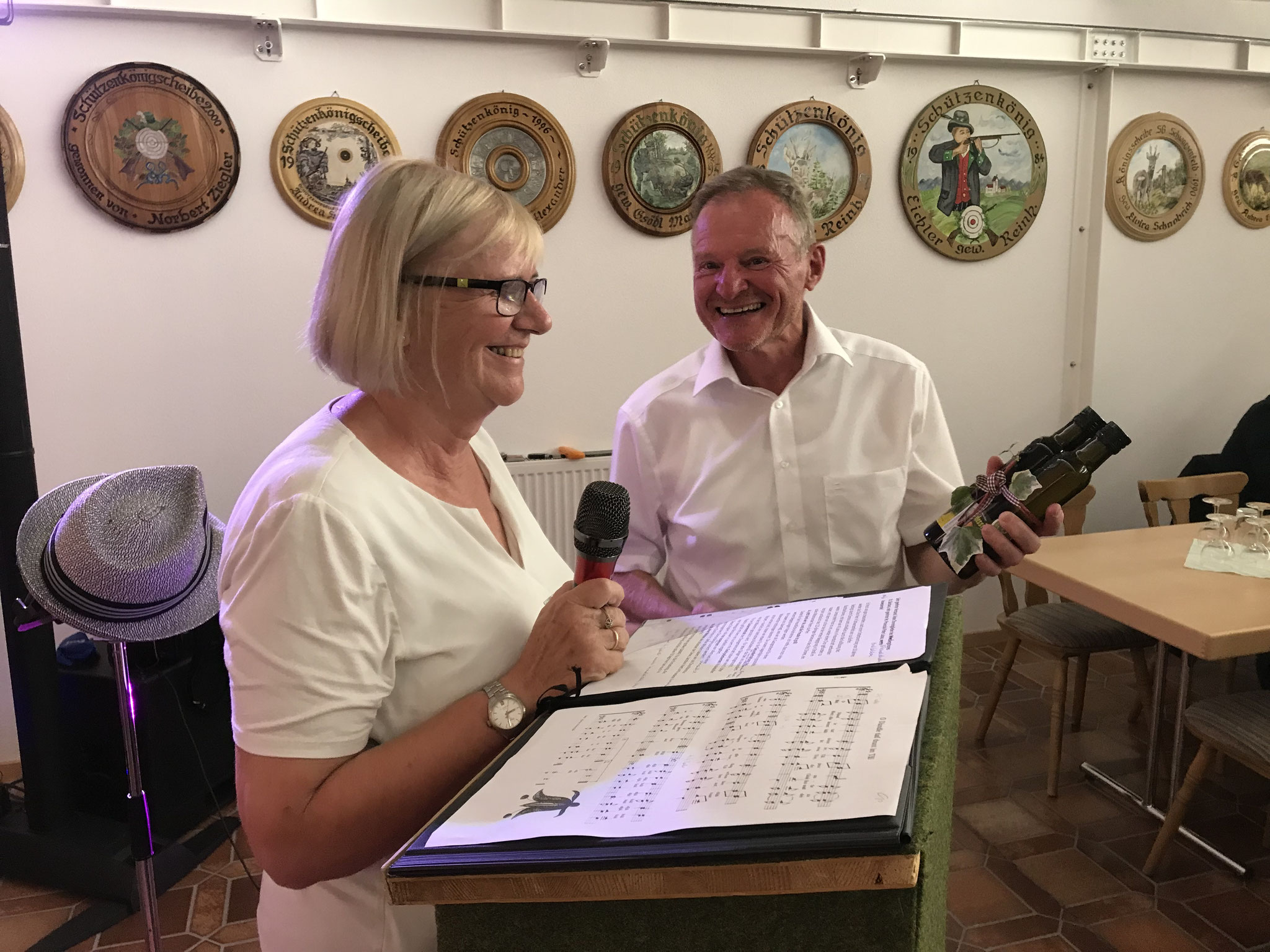 Obrau Christine Partl und Vorstand Alois Graf