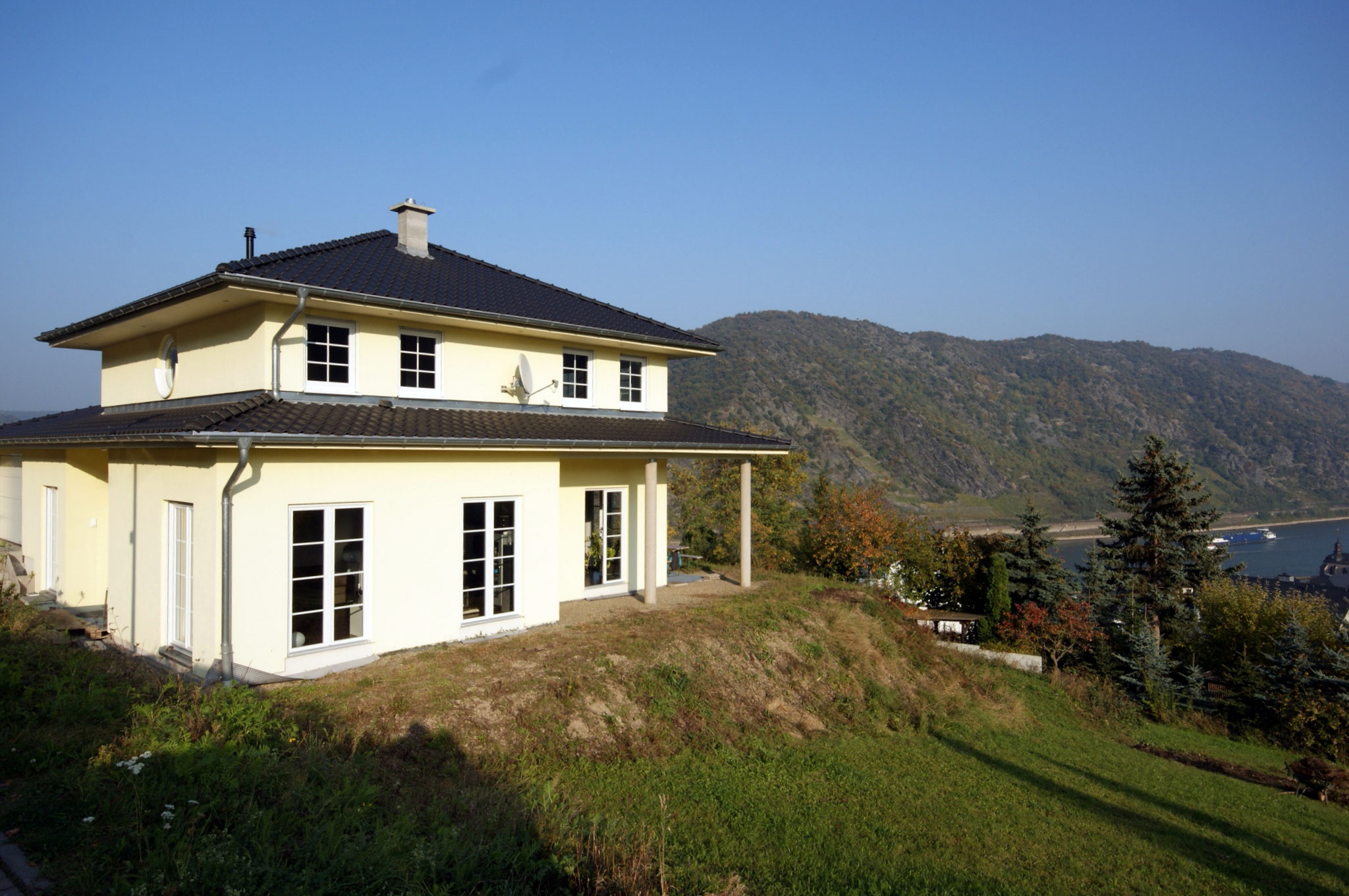 Rhein-Hunsrück-Kreis: Mediterranes Haus mit freiem Rheinblick in Oberwesel