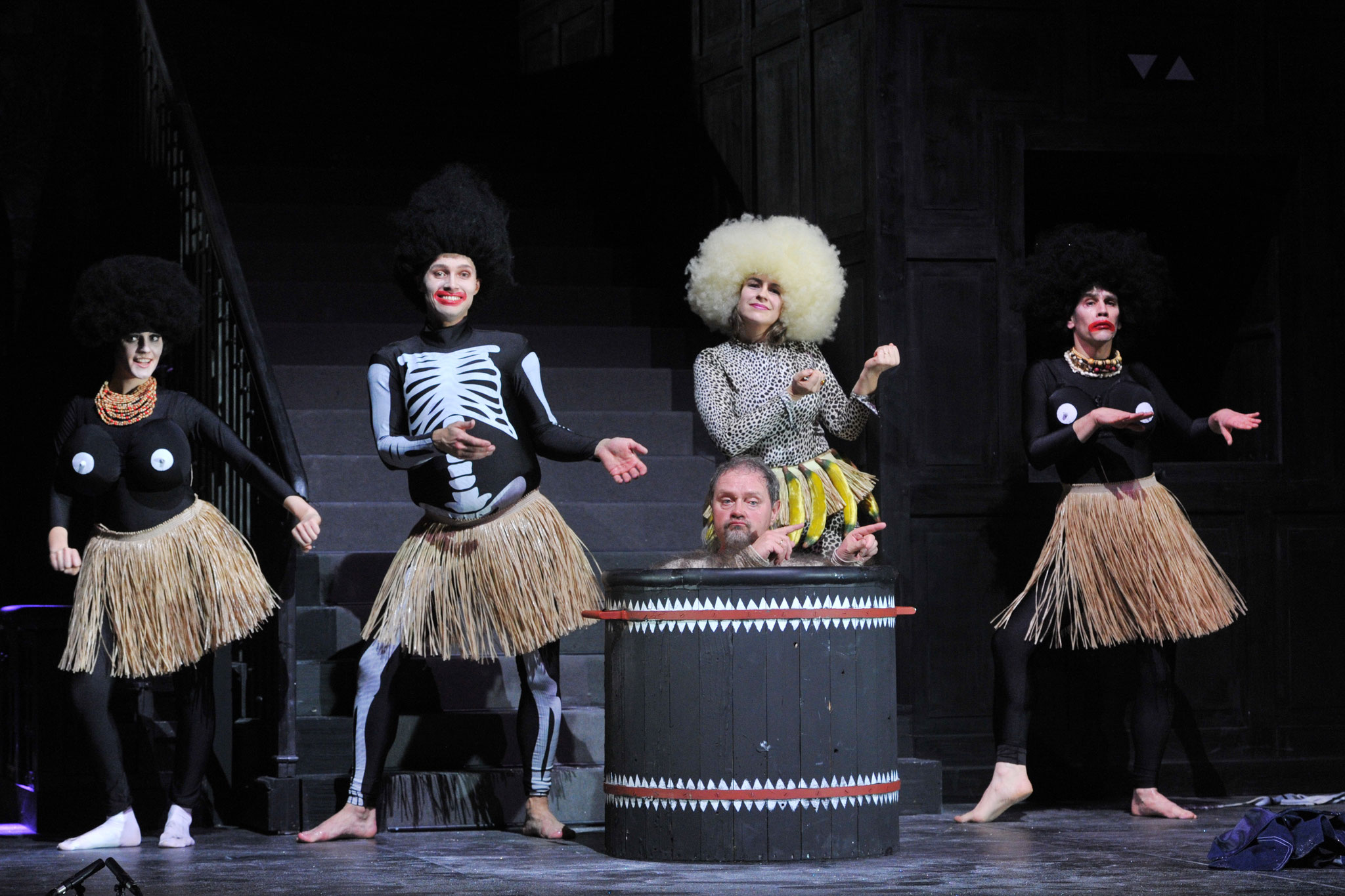 "Hannchen" in "Vetter aus Dingsda (Künneke) am Badischen Staatstheater Karlsruhe 2012, als "Egon" Max Schäffer, Foto: Jochen Klenk