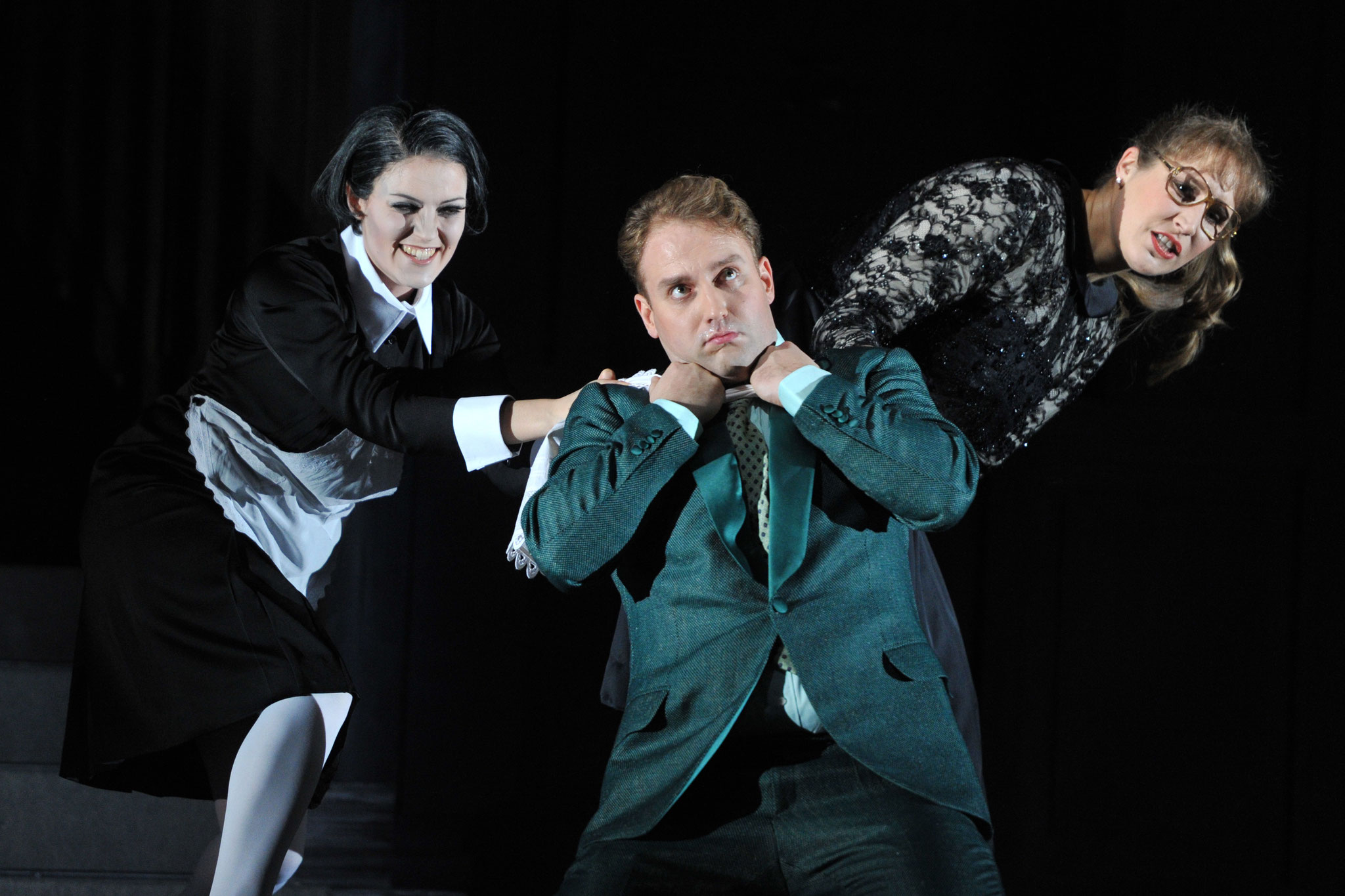 "Hannchen" in "Vetter aus Dingsda (Künneke) am Badischen Staatstheater Karlsruhe 2012, als "Egon" Max Schäffer, Foto: Jochen Klenk