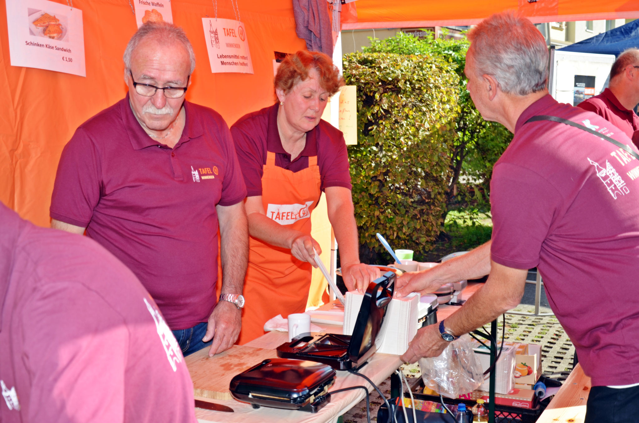 Bürgerstiftung Winnenden unterstützt großartig - ! DANKE !  -  INFO-Stand mit lecker Waffel-Verkauf 