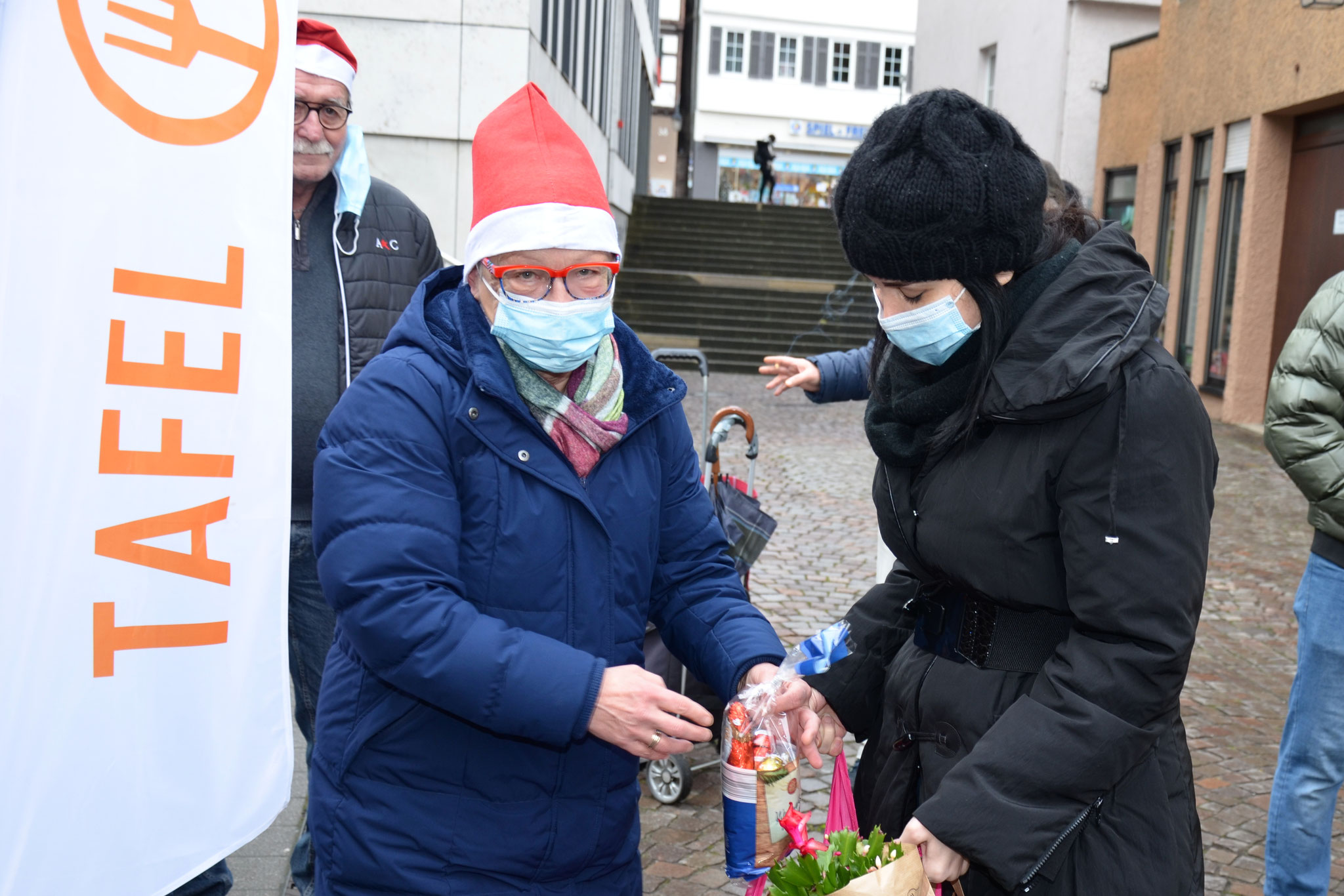 DANKE allen Spendern! Tafelladen-Nikolaus-Aktion zusammen mit sozialen Einrichtungen der Stadt Winnnenden.